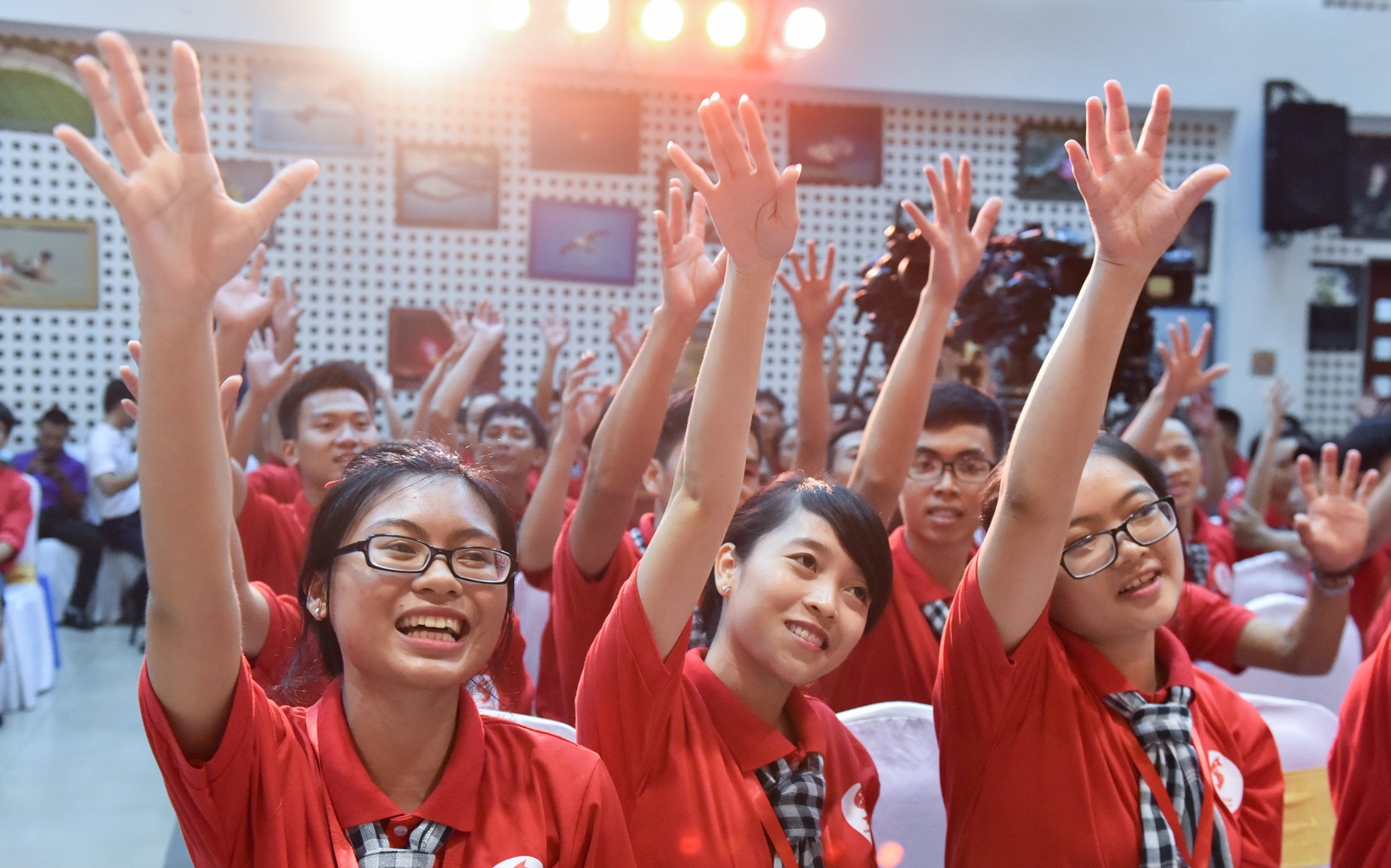 Thanh nien xuat quan van dong hien mau xuyen Viet hinh anh