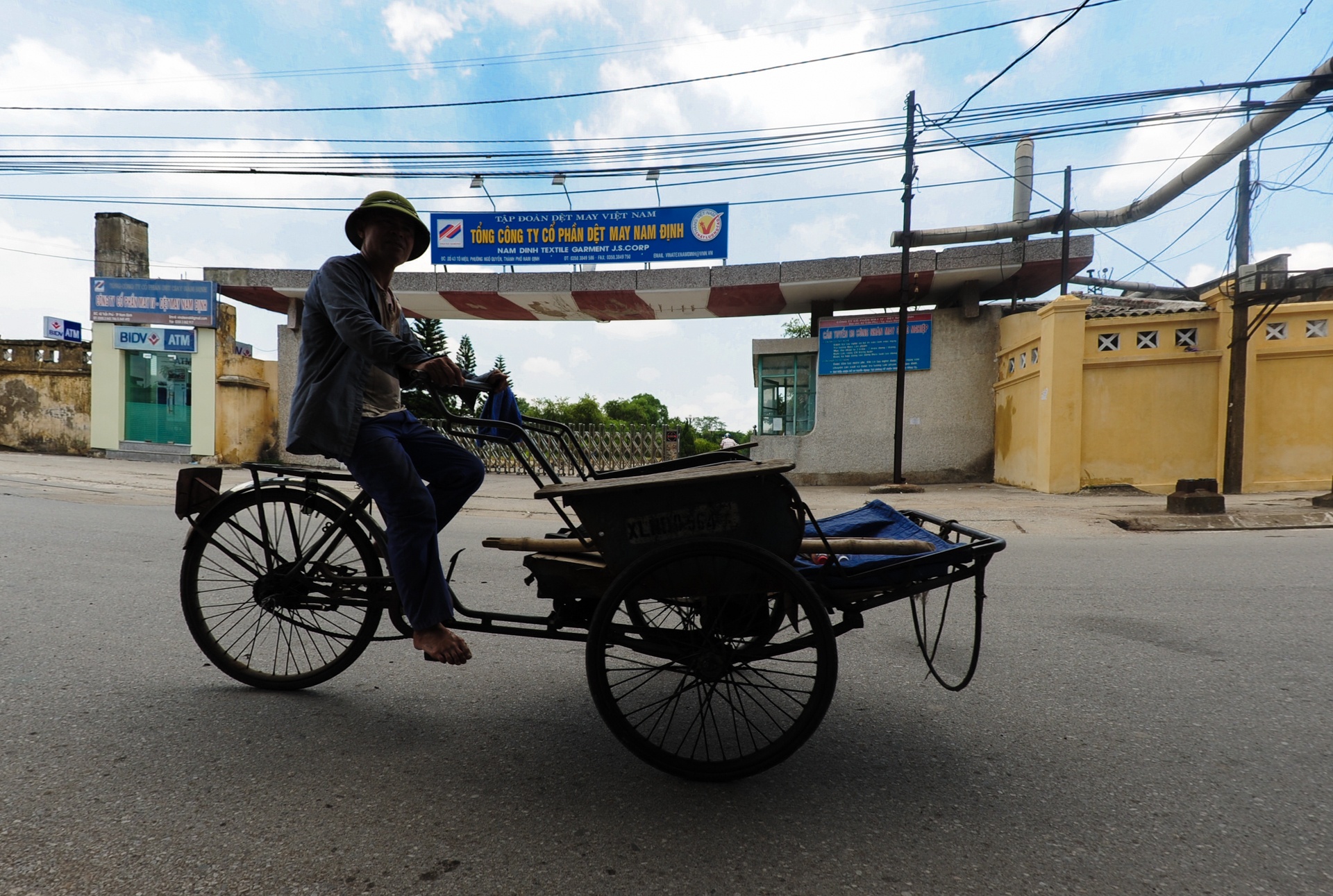 Nha may det Nam Dinh bi pha anh 1
