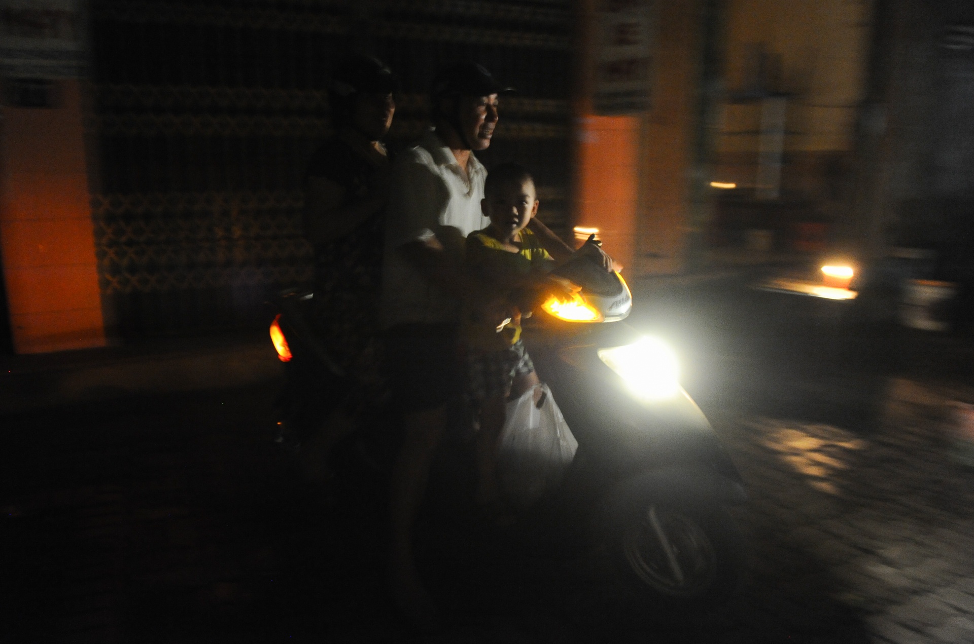 Nam Định chìm trong bóng tối ảnh 14 Nam Dinh chim trong bong toi anh 14