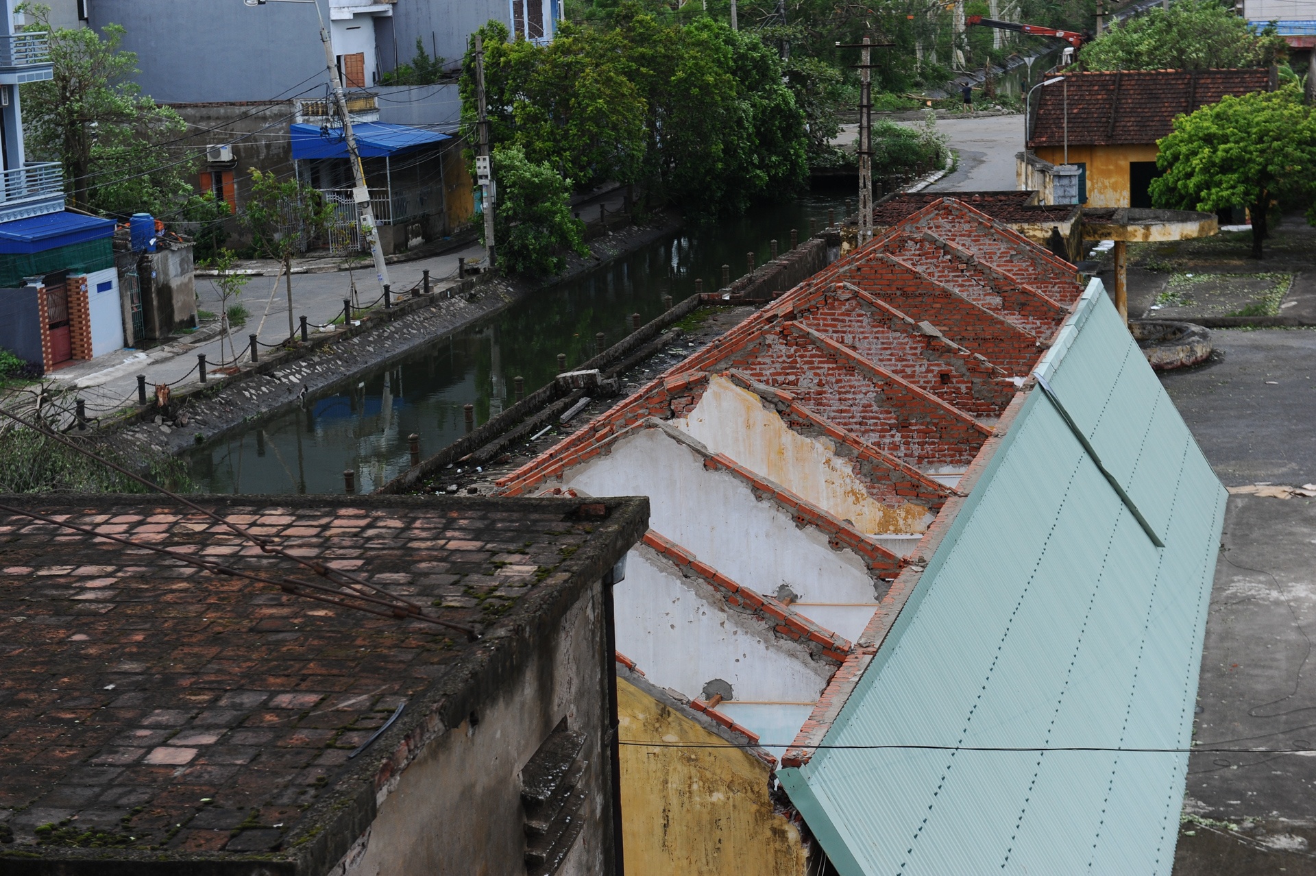 Nam Dinh tan hoang sau bao anh 4