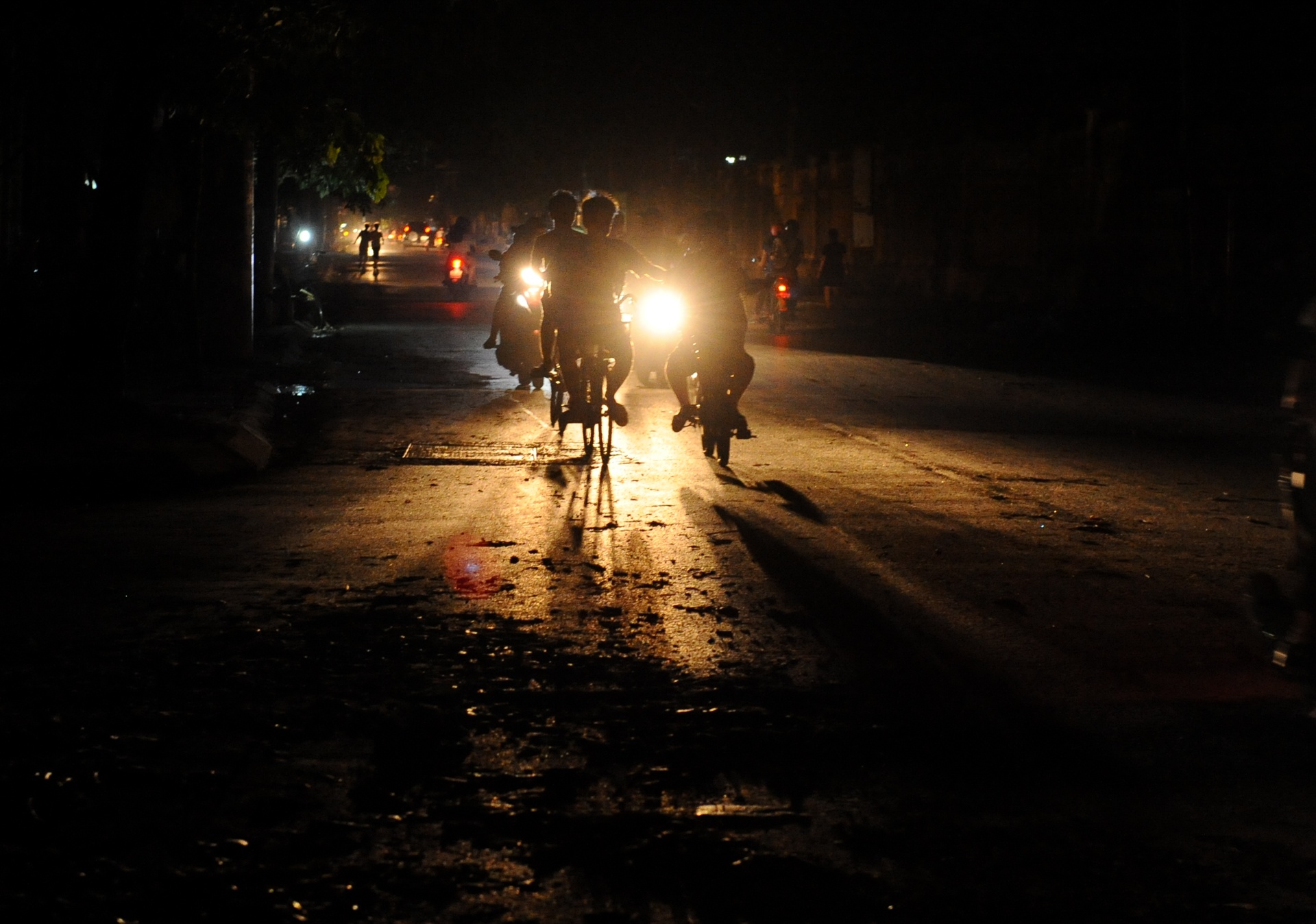 Nam Định chìm trong bóng tối ảnh 4 Nam Dinh chim trong bong toi anh 4