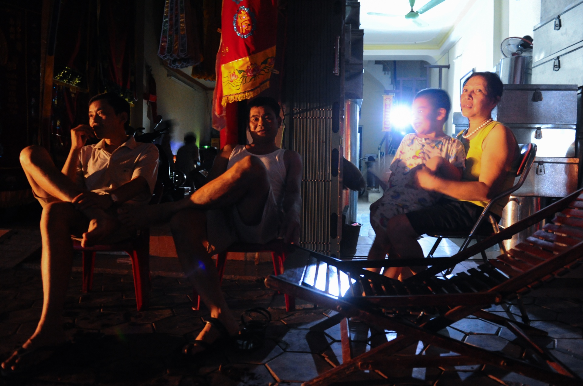 Nam Định chìm trong bóng tối ảnh 6 Nam Dinh chim trong bong toi anh 6