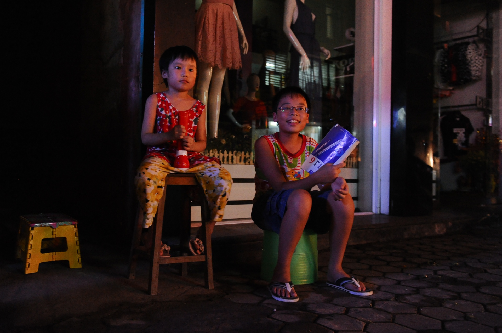 Nam Định chìm trong bóng tối ảnh 7 Nam Dinh chim trong bong toi anh 7