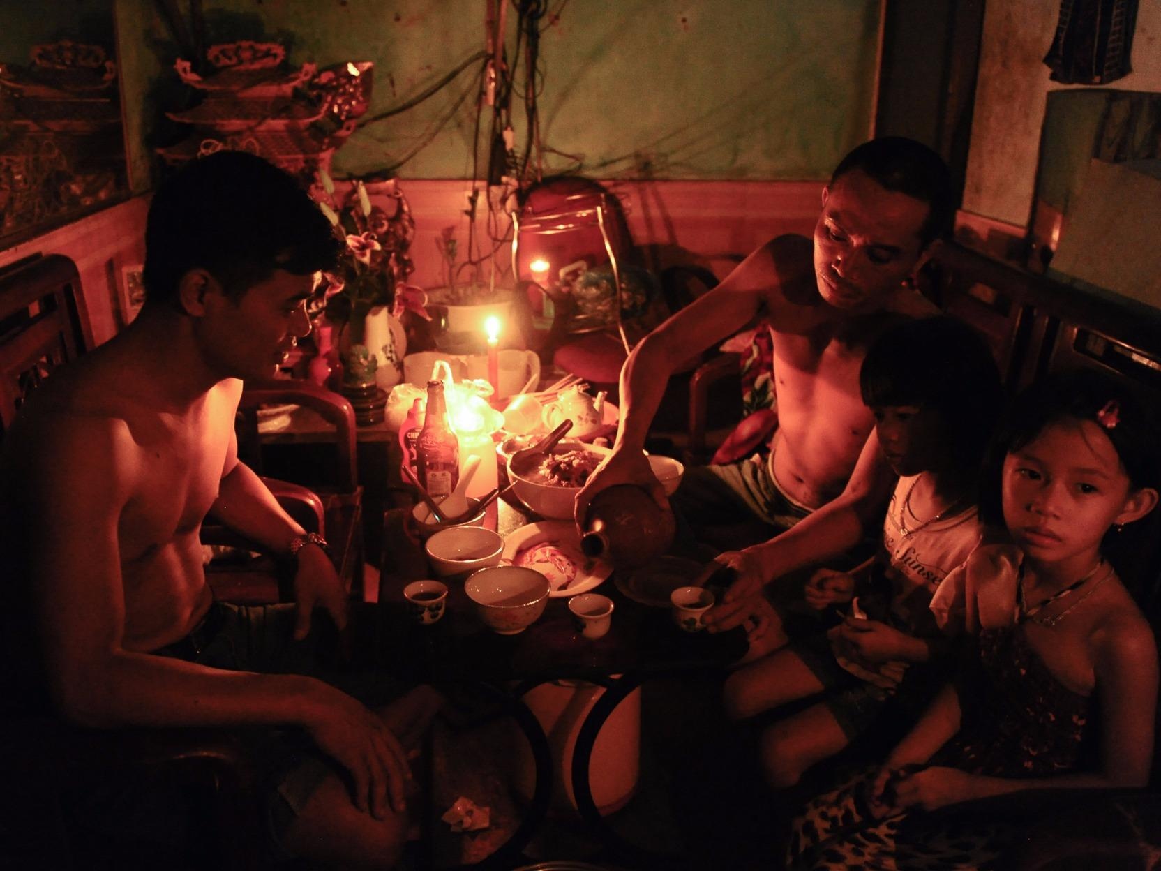 Thanh pho Nam Dinh chim trong bong toi sau bao hinh anh