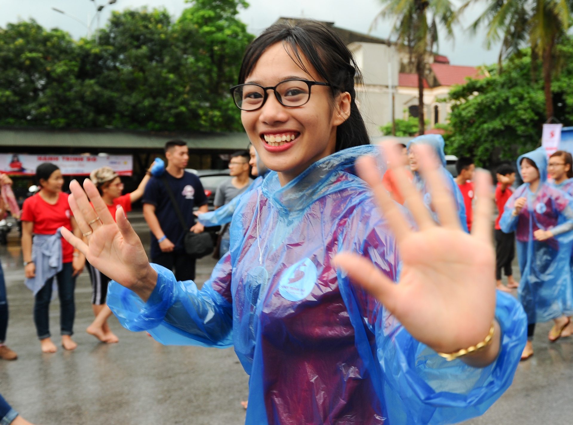 Nguoi dan Thanh Hoa doi mua bao di hien mau hinh anh