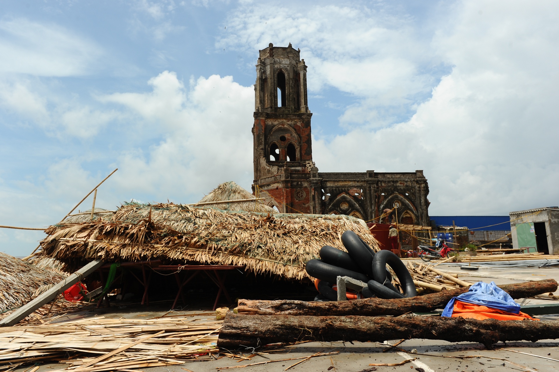 Canh hoang tan khi bao so 1 quet qua Nam Dinh hinh anh