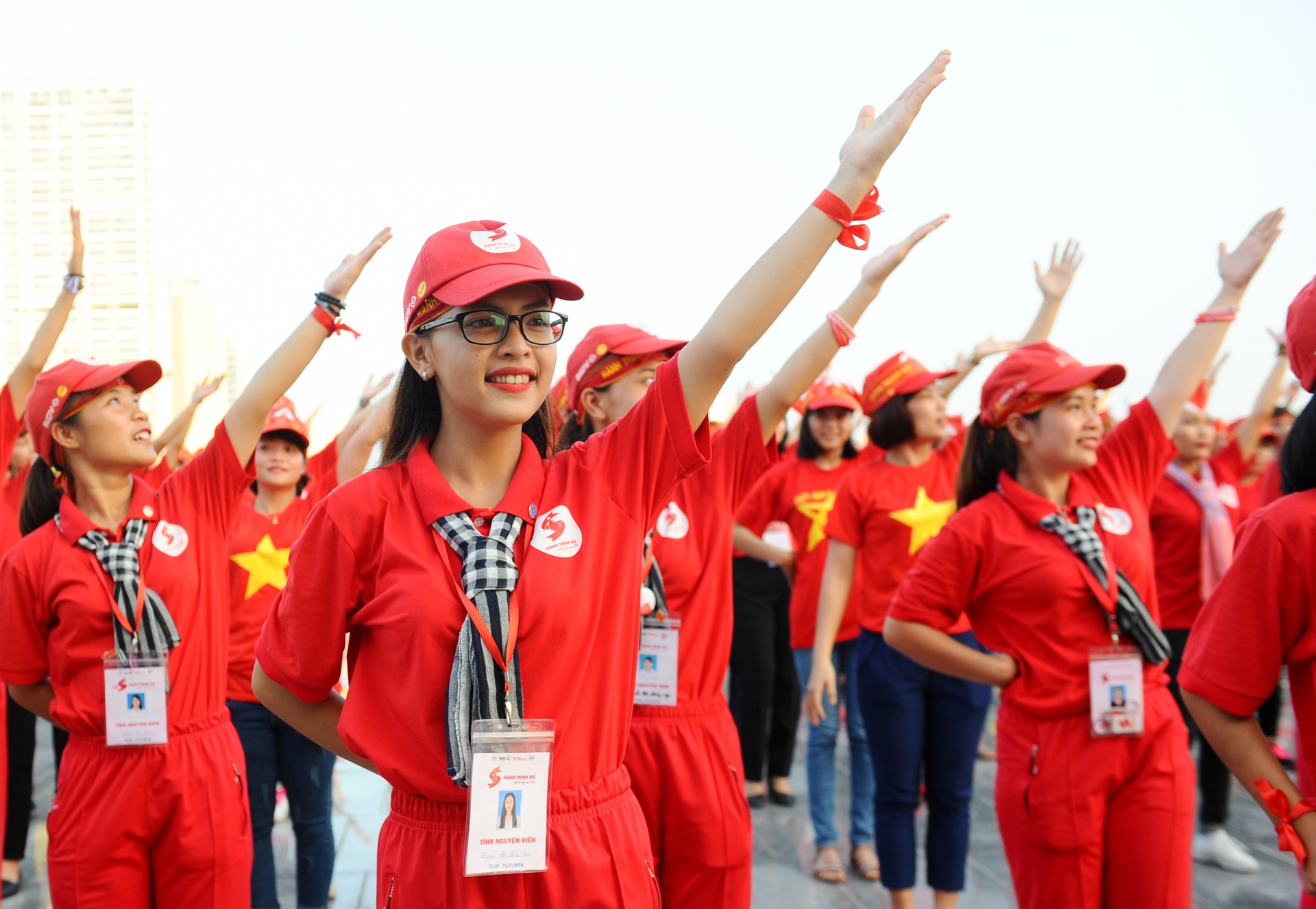 2.000 nguoi xep hinh la co Viet Nam tai Ha Noi hinh anh