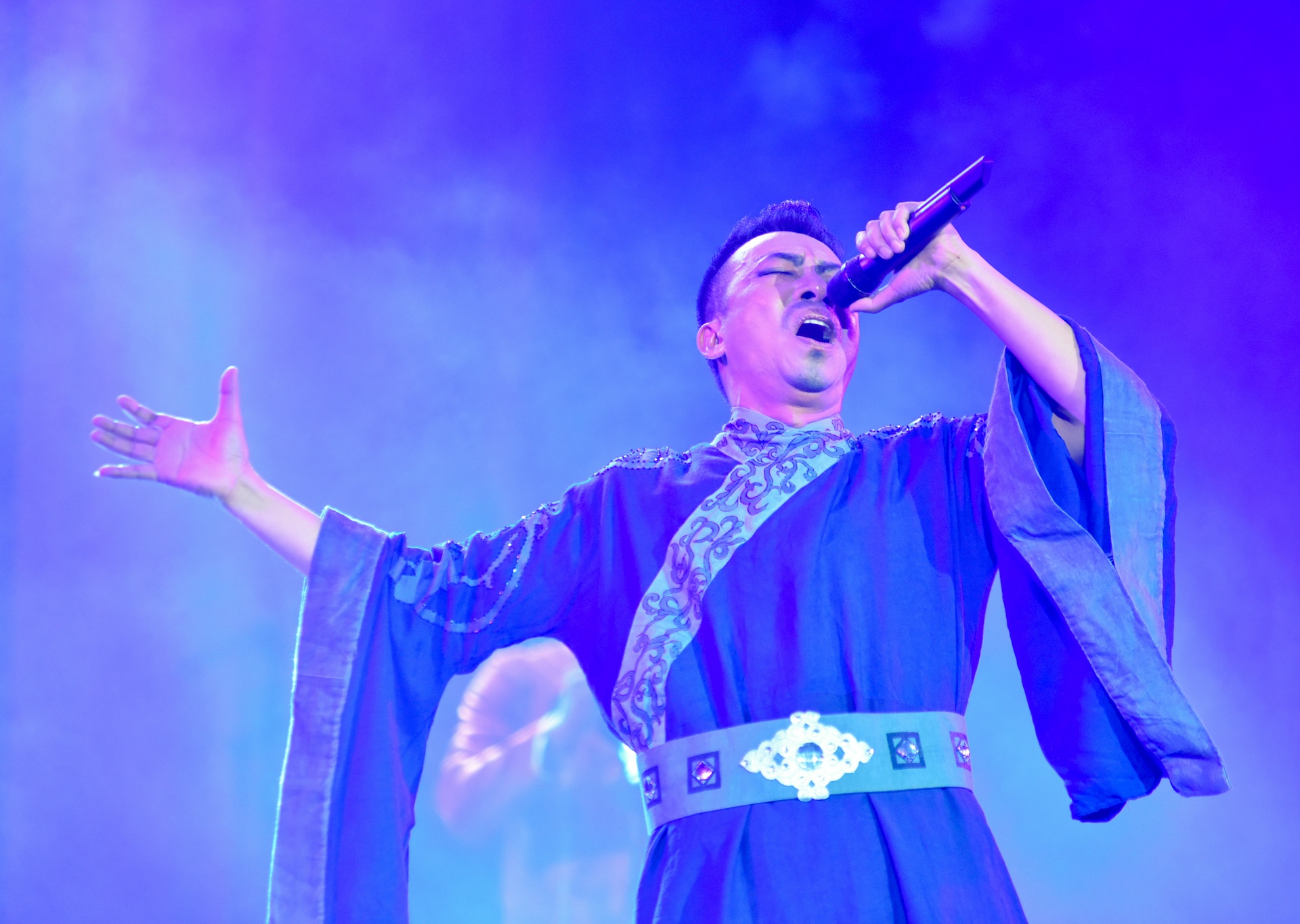 Siu Black tro lai anh 6