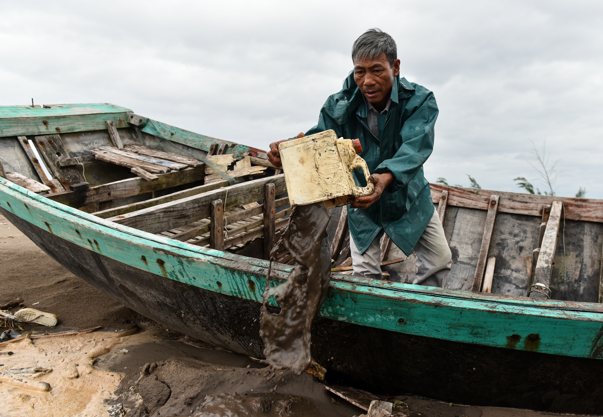 Nguoi dan Nam Dinh, Hai Phong chuan bi ung pho bao so 3 hinh anh