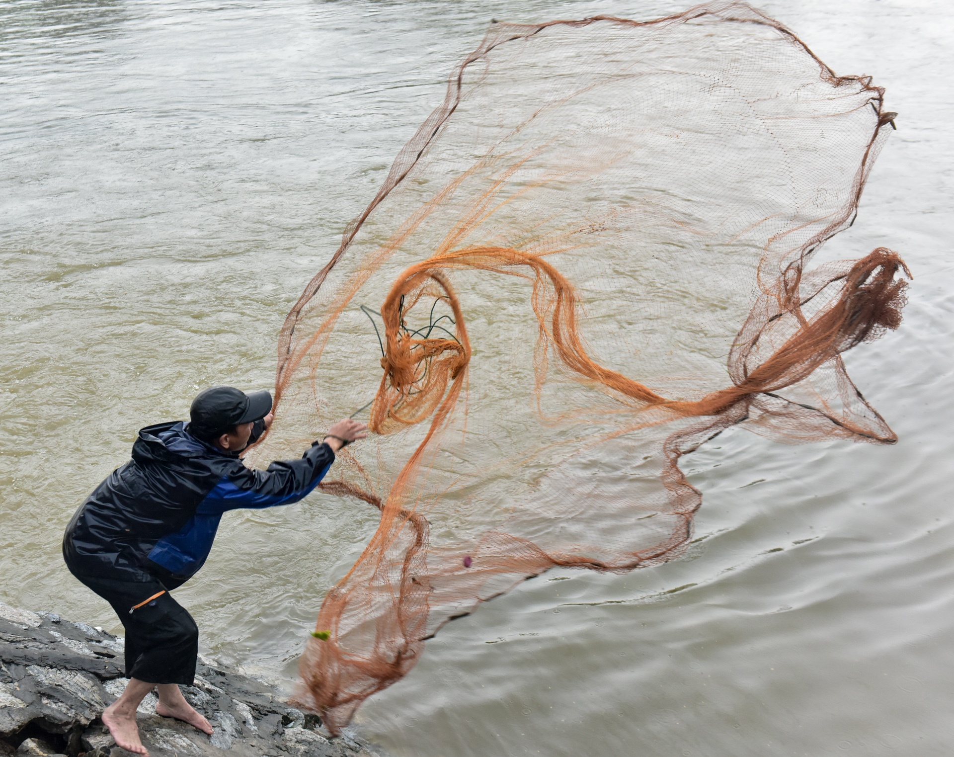 bat ca tren song To Lich anh 12