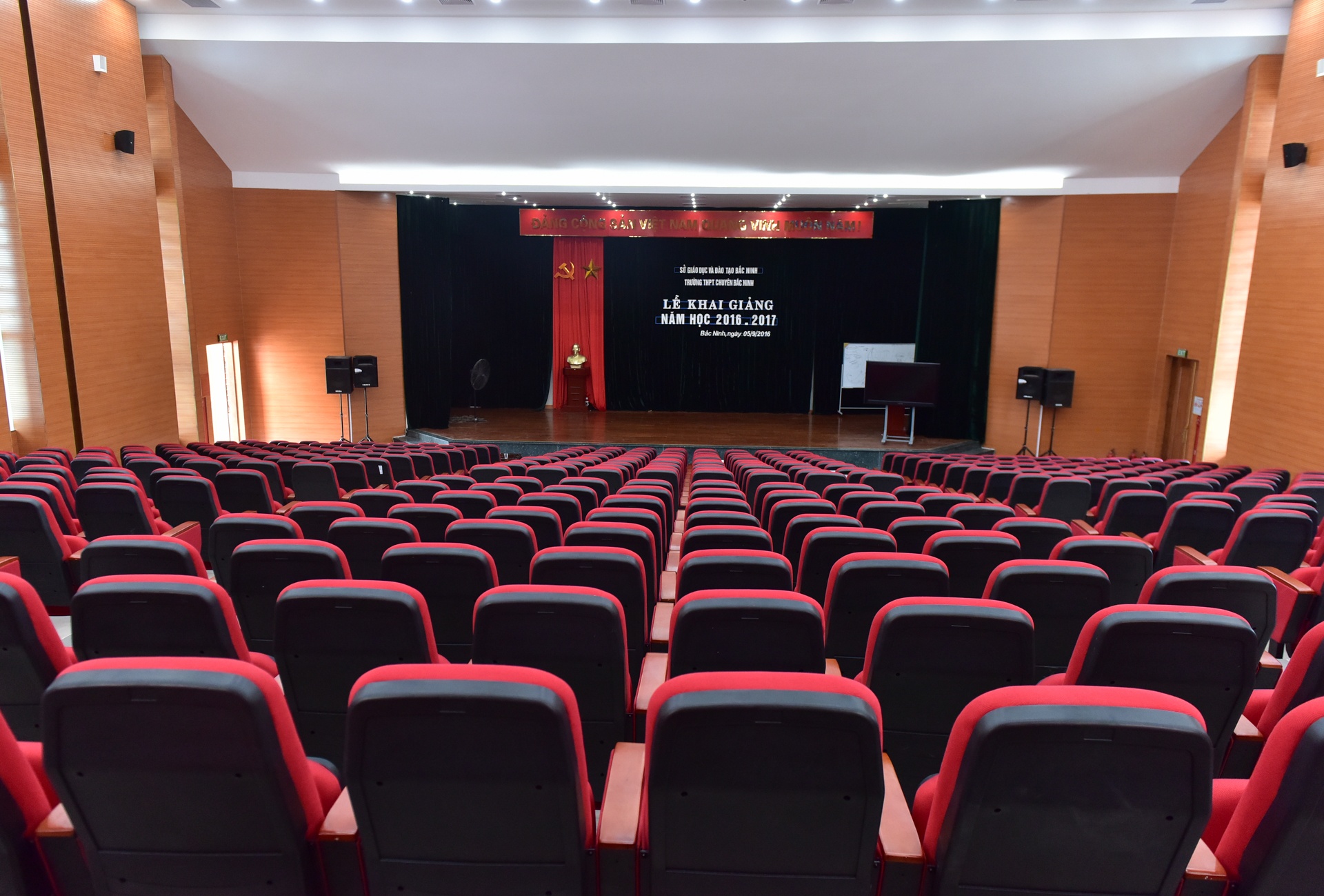 ngoi truong 600 ty anh 12