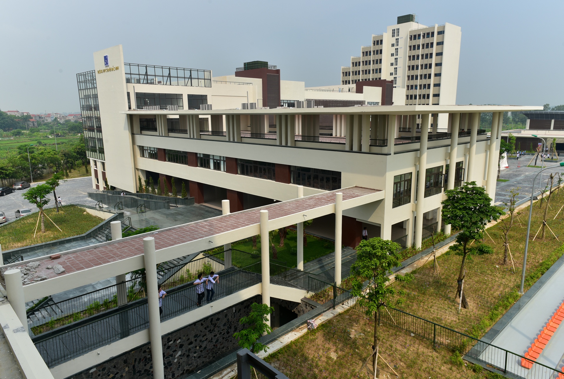 ngoi truong 600 ty anh 1