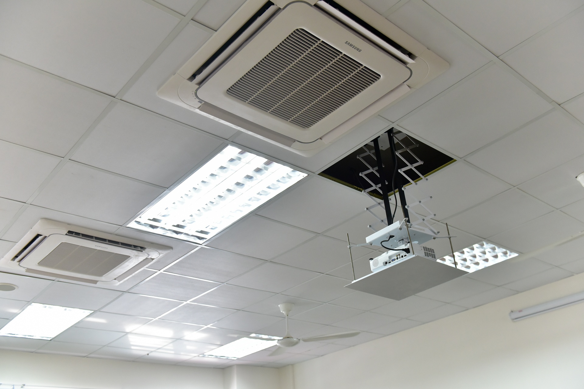 ngoi truong 600 ty anh 5