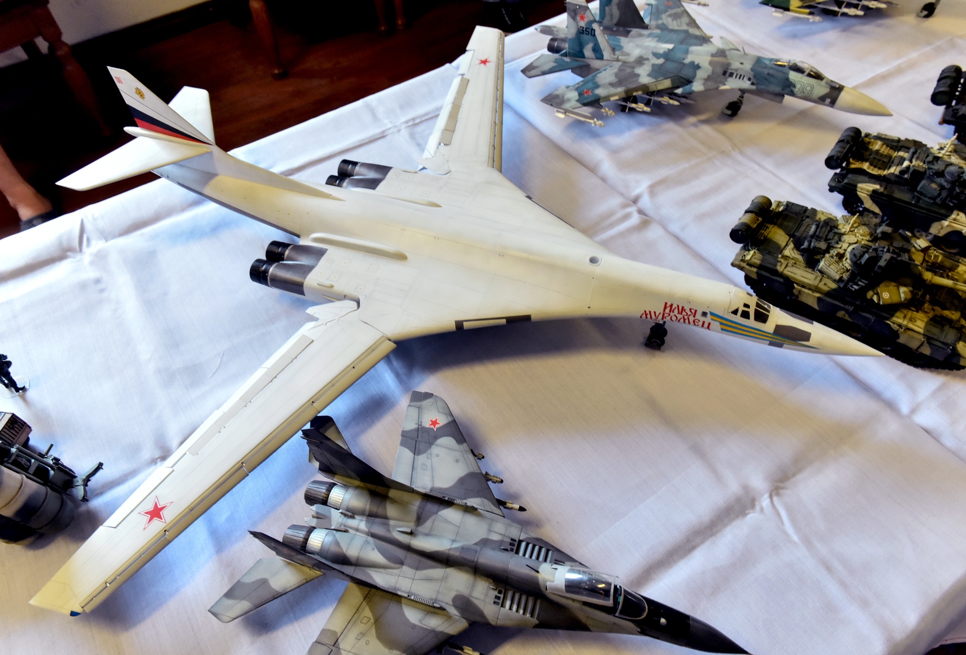 mo hinh quan su doc dao anh 11