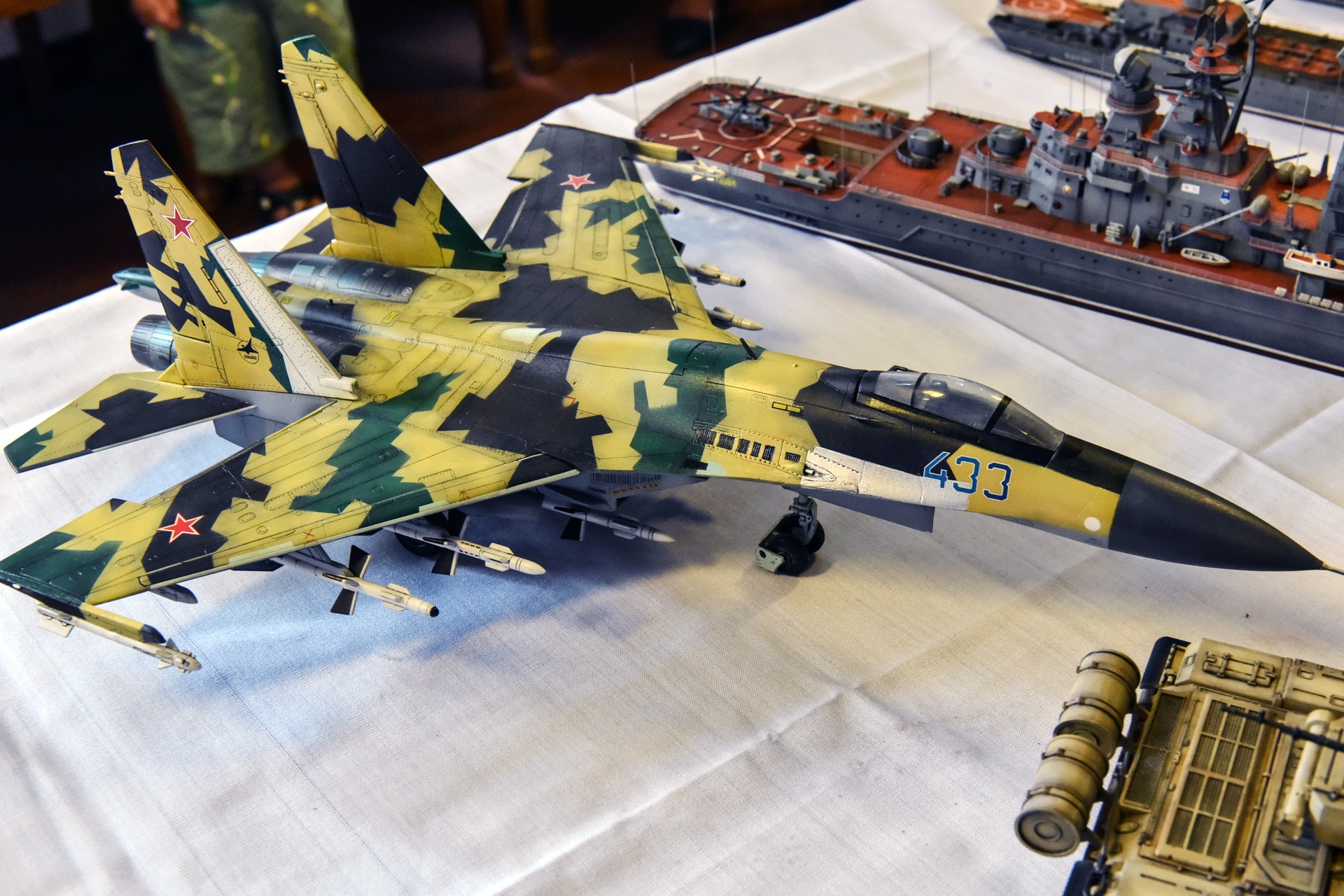 mo hinh quan su doc dao anh 12