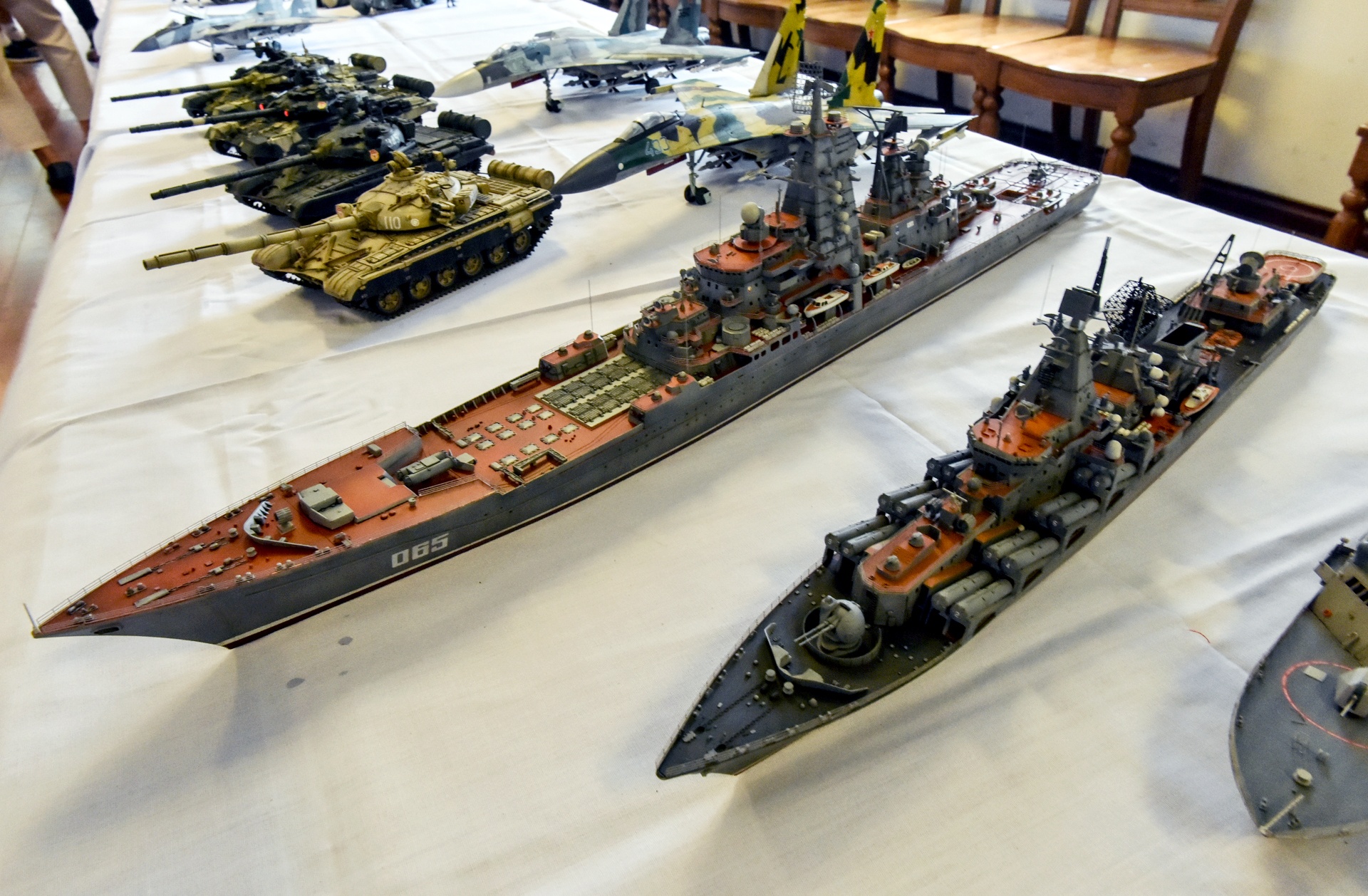 mo hinh quan su doc dao anh 13