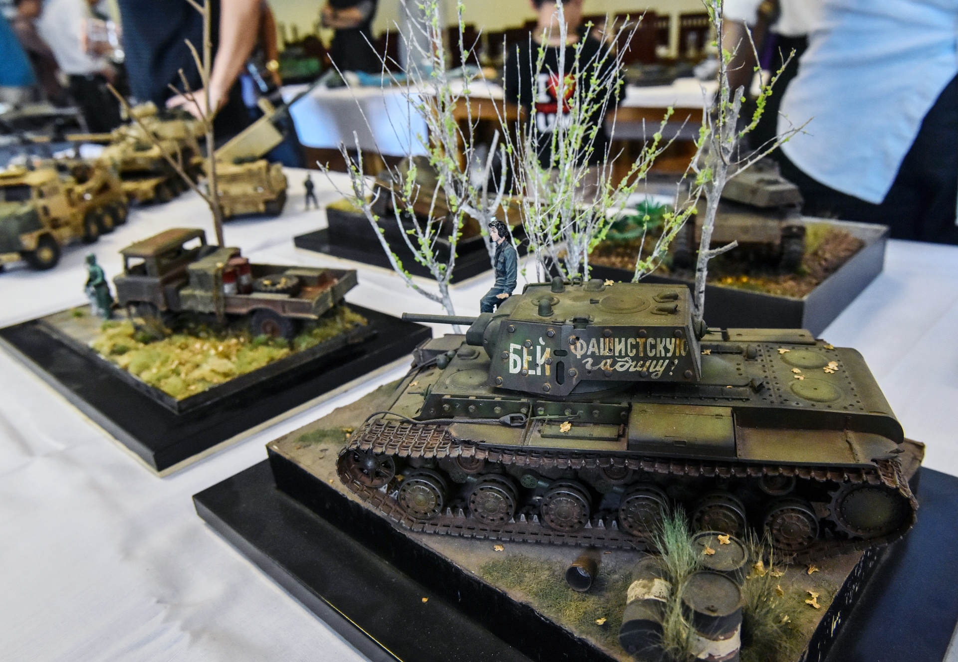 mo hinh quan su doc dao anh 7