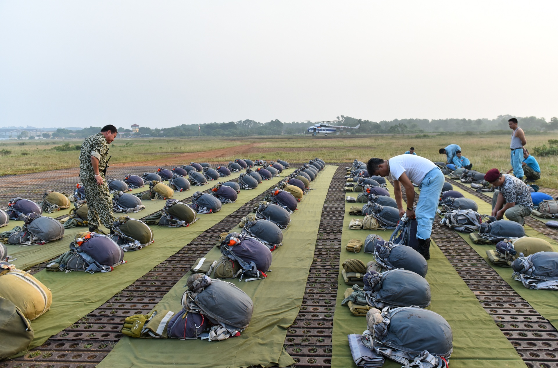 cau hon lang man truoc khi nhay du anh 9