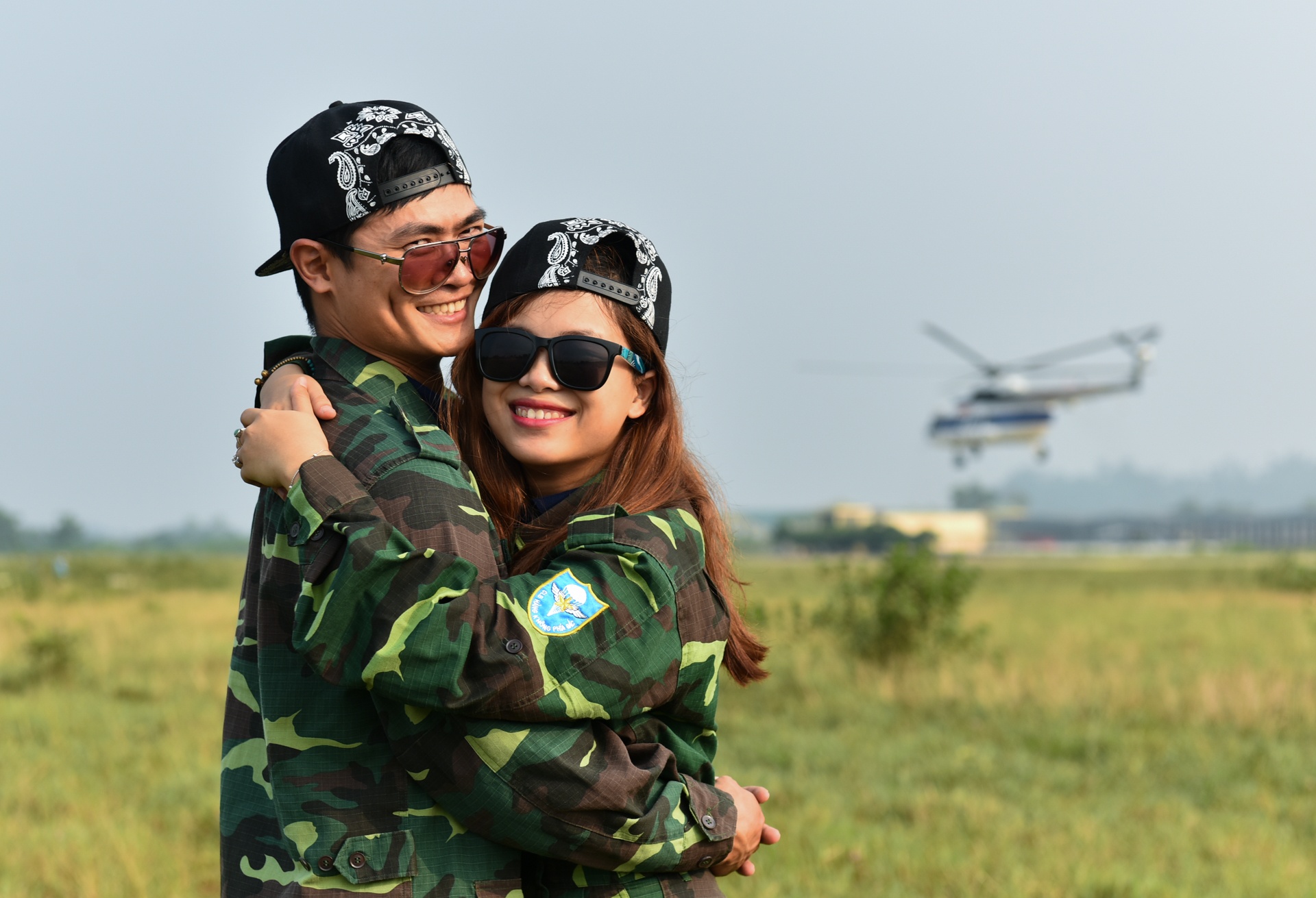 Man cau hon lang man tren truc thang truoc khi nhay du hinh anh