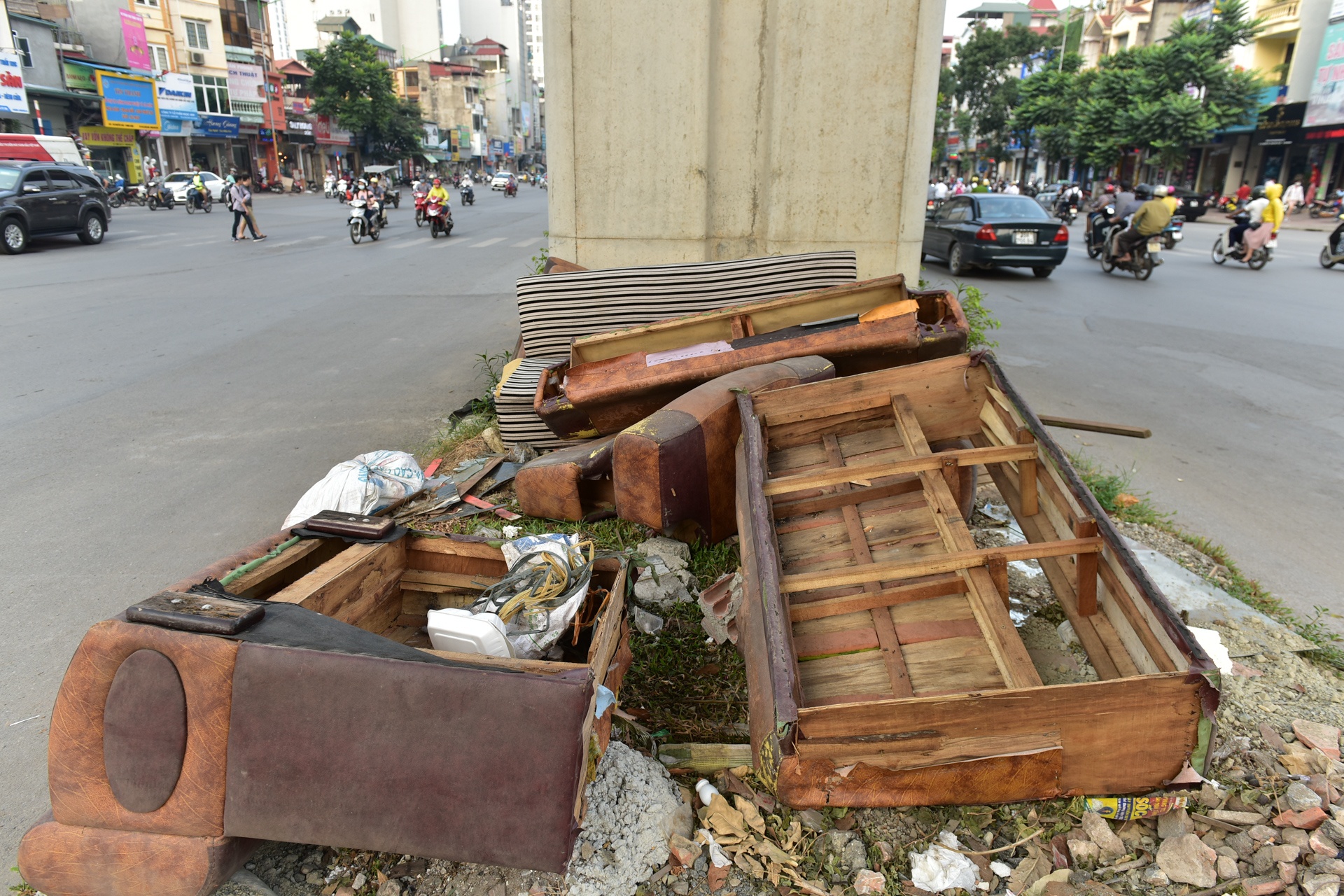 rao vat nham nho o tru duong sat tren cao anh 11