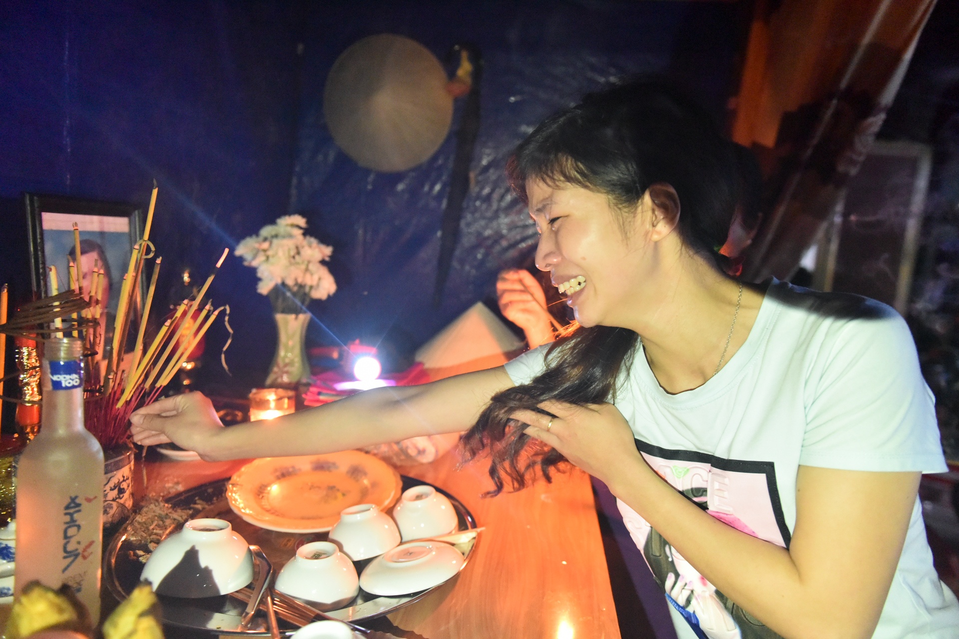 Dam tang me phai dung tu xa vai vong vi lu ngan cach hinh anh