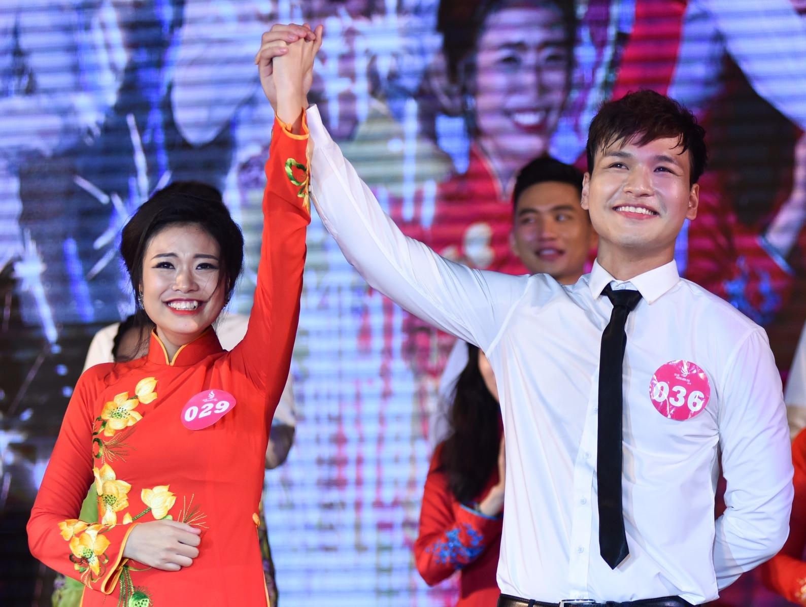 Dai hoc Phuong Dong tim ra cap sinh vien dep nhat truong hinh anh