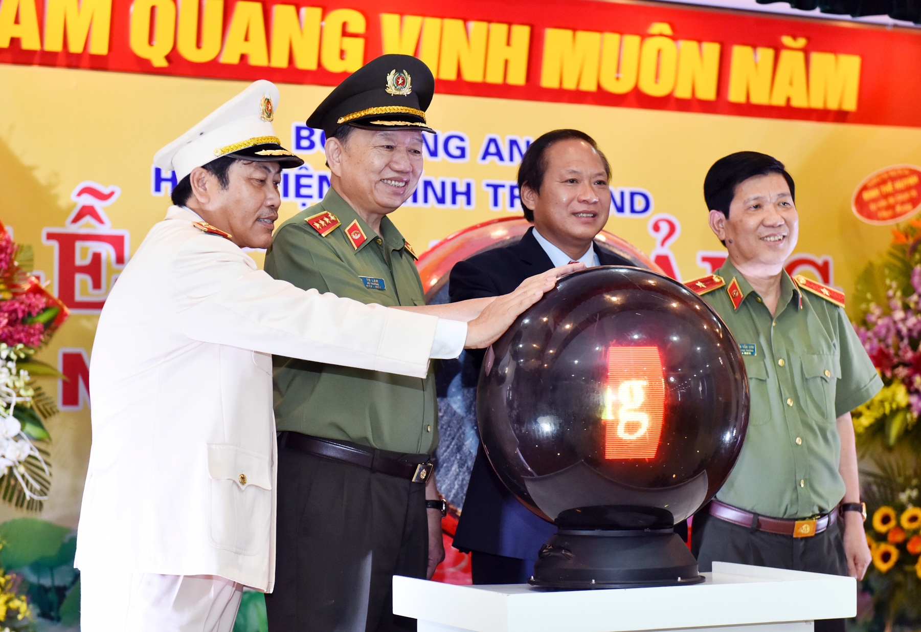 Bo truong To Lam, Truong Minh Tuan du le khai giang hinh anh