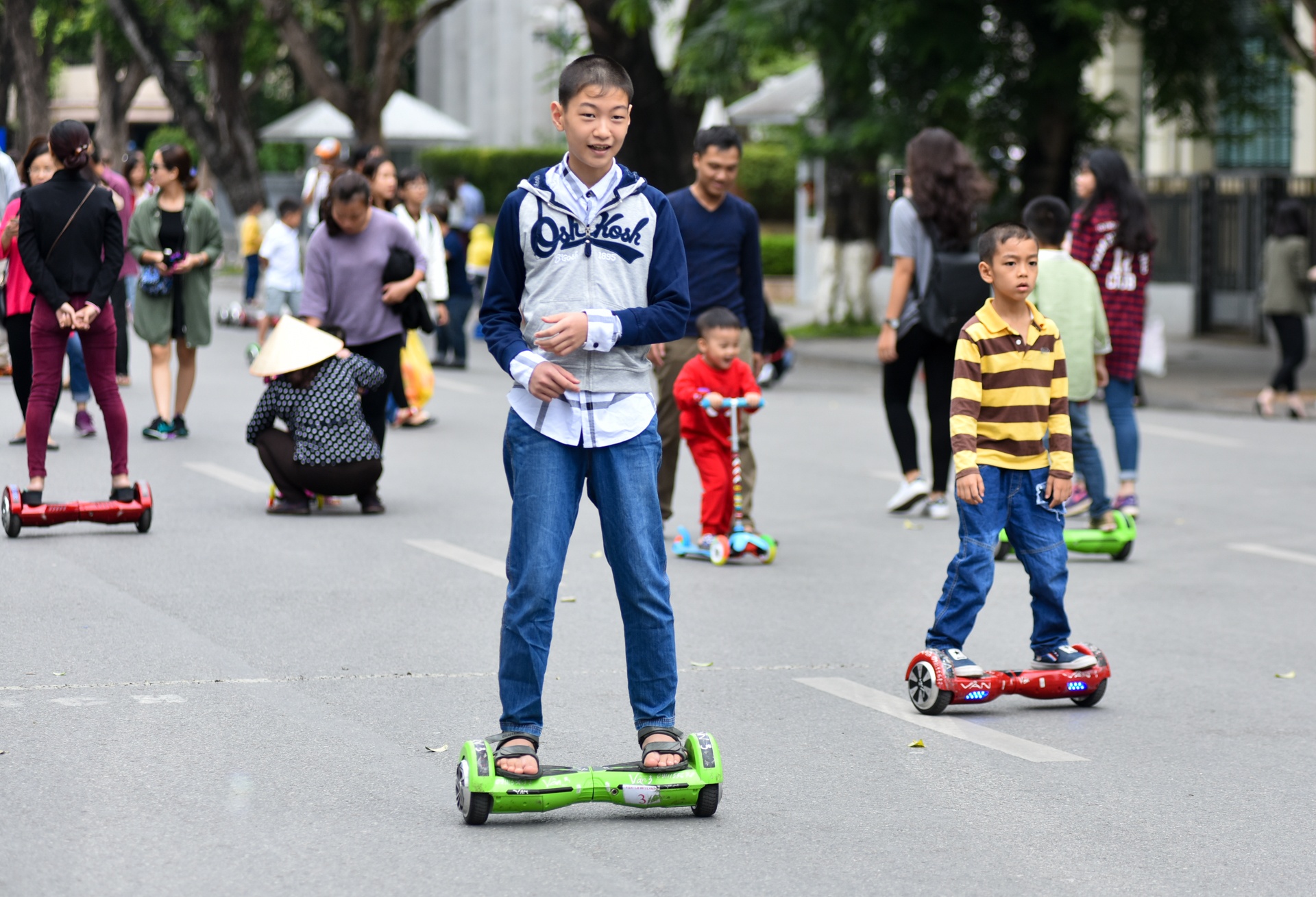 choi xe dien thang bang anh 1