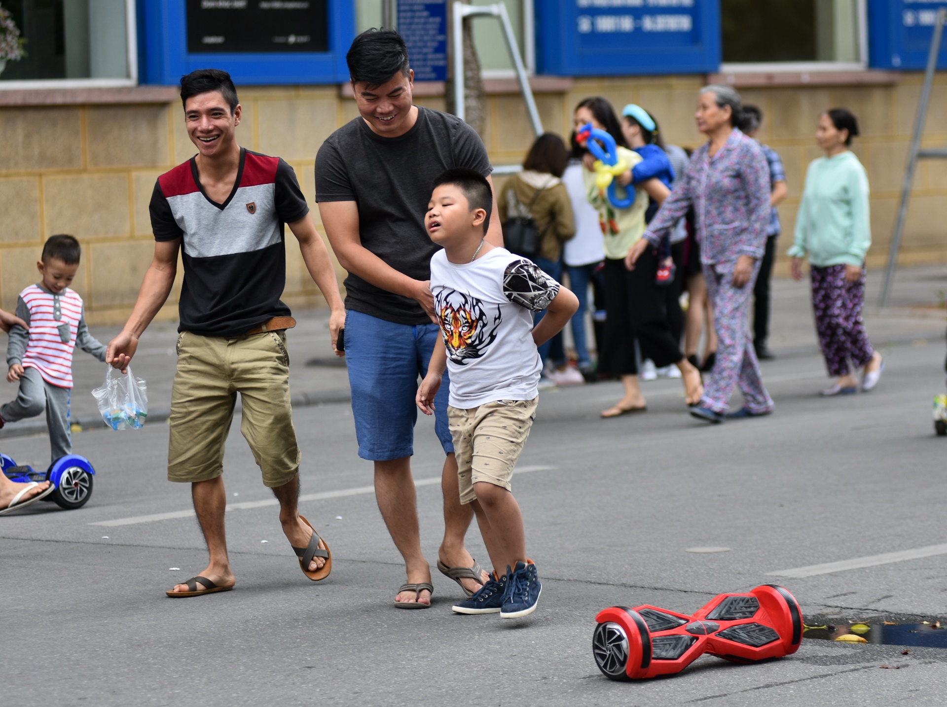 choi xe dien thang bang anh 9