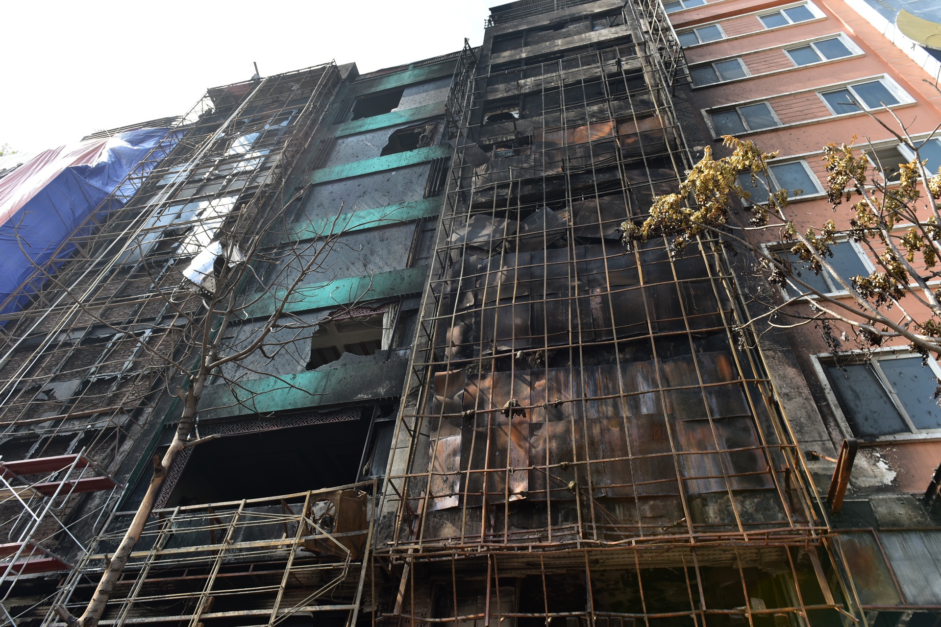 quan karaoke dung bien quang cao co lon anh 1