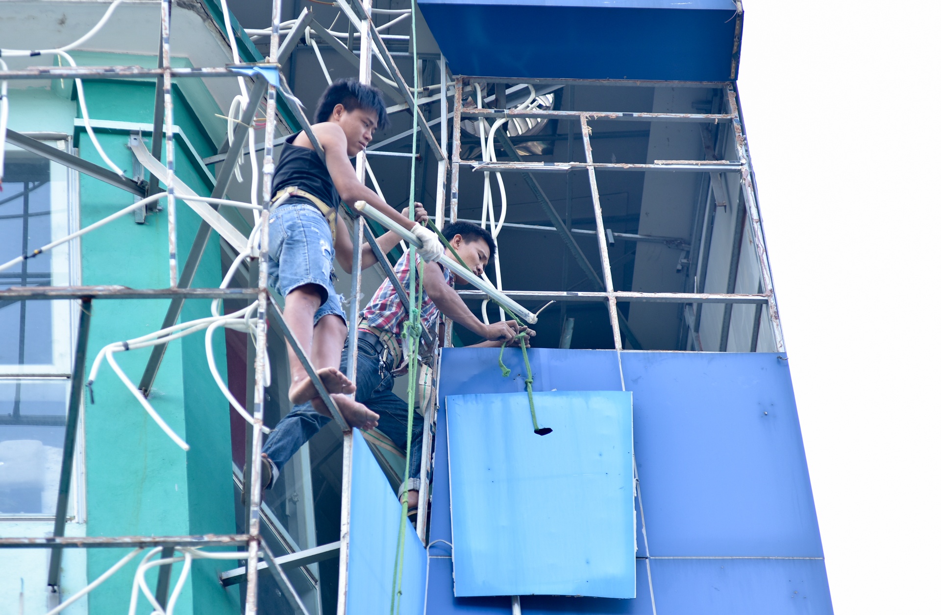 quan karaoke dung bien quang cao co lon anh 8