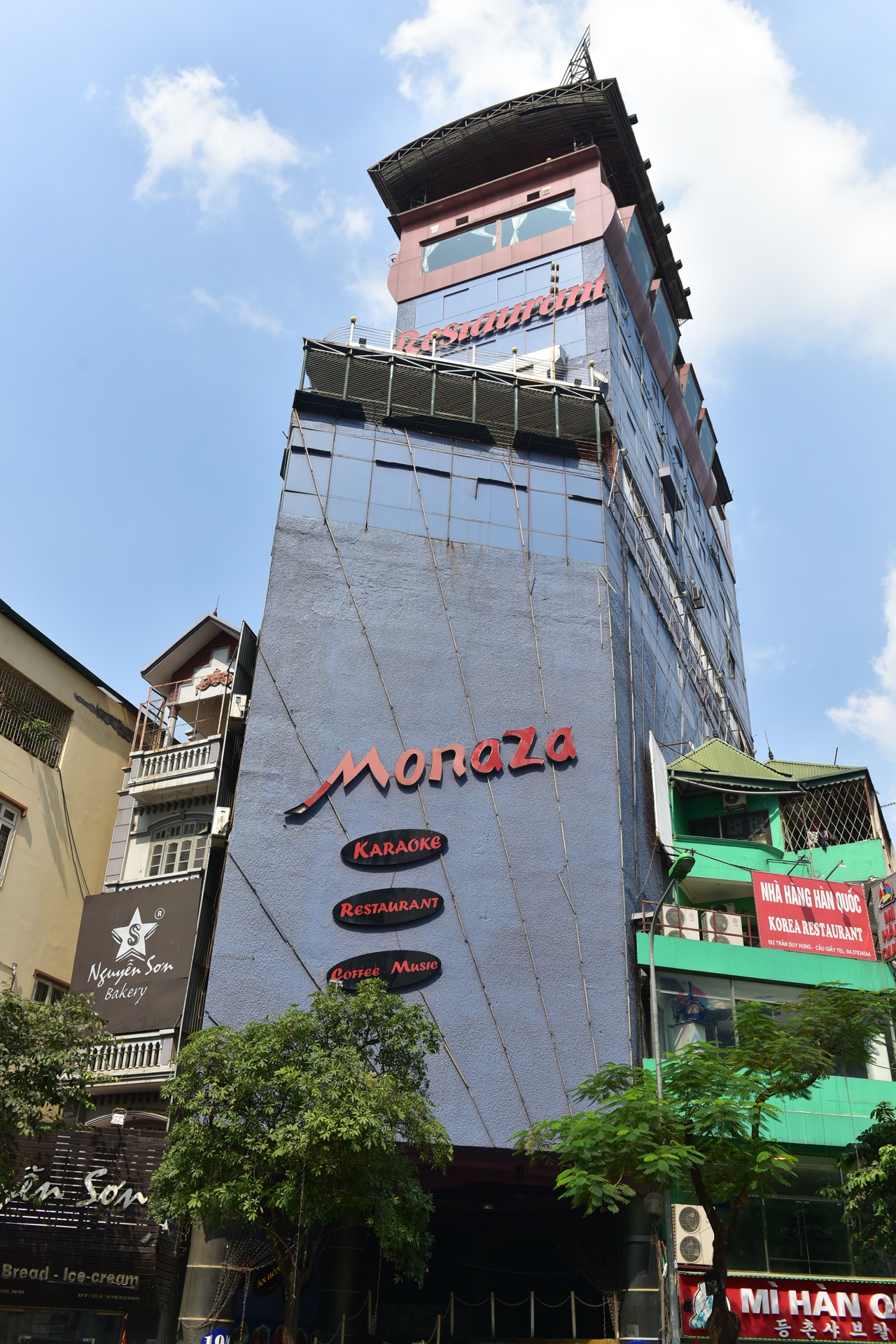 quan karaoke dung bien quang cao co lon anh 5