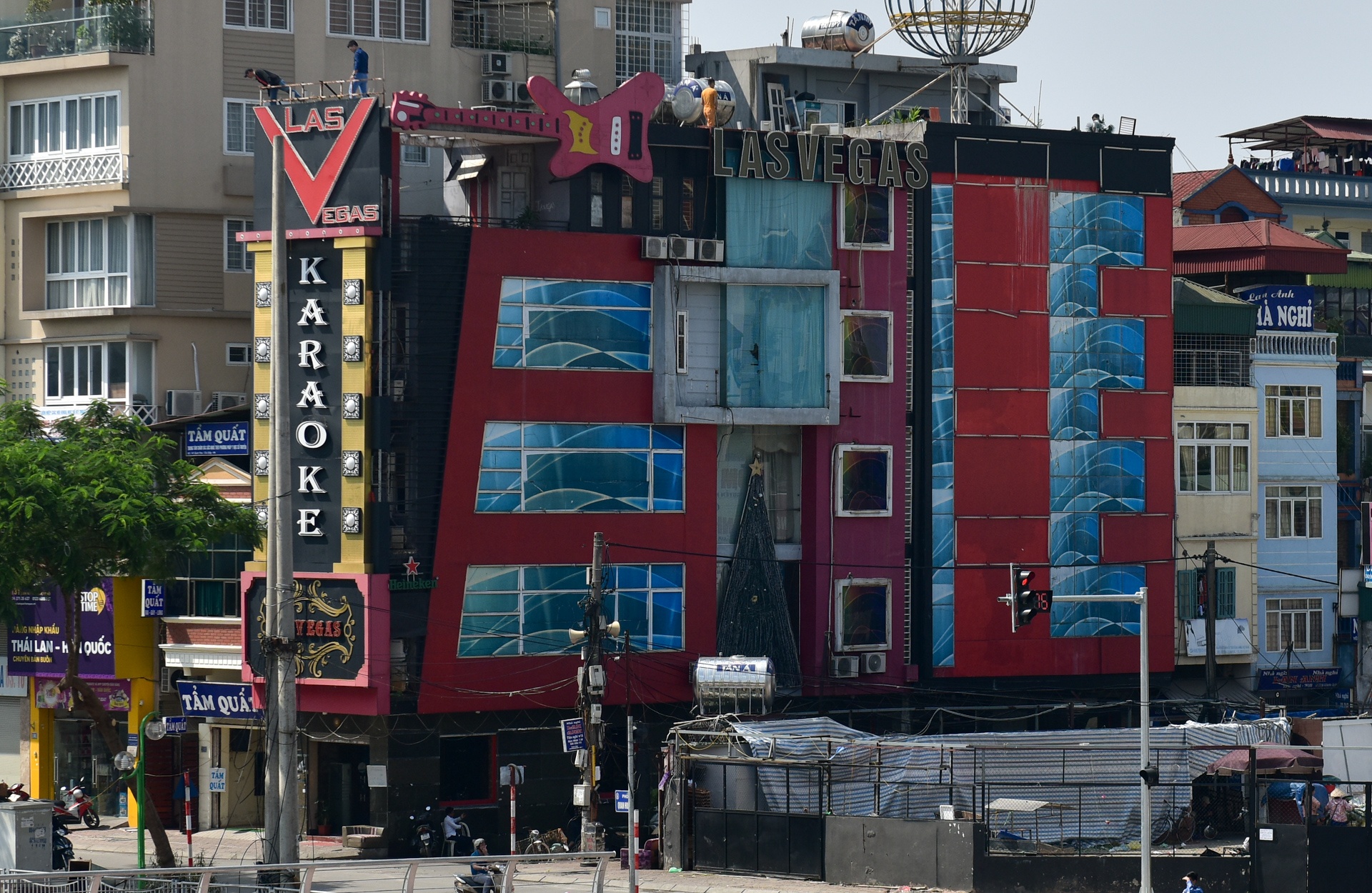 quan karaoke dung bien quang cao co lon anh 7