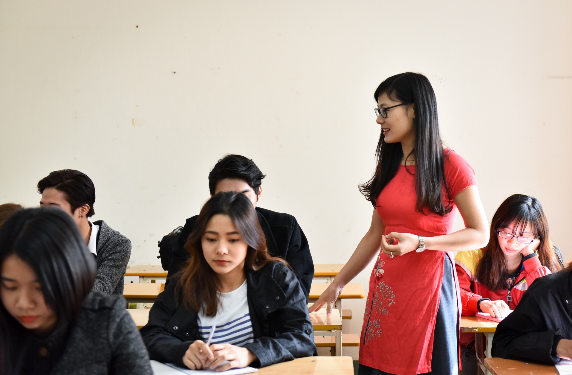 Giang vien day mam non den sinh vien anh 1