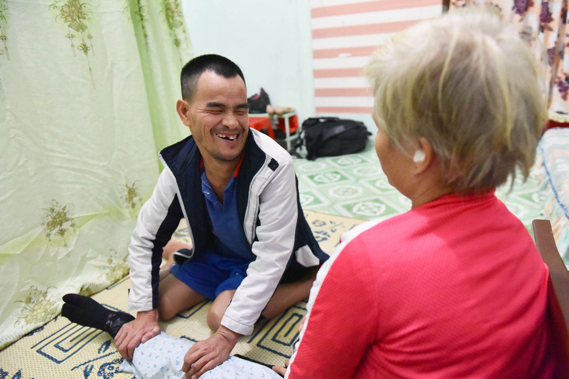 anh chong khoeo va co vo cam diec anh 8