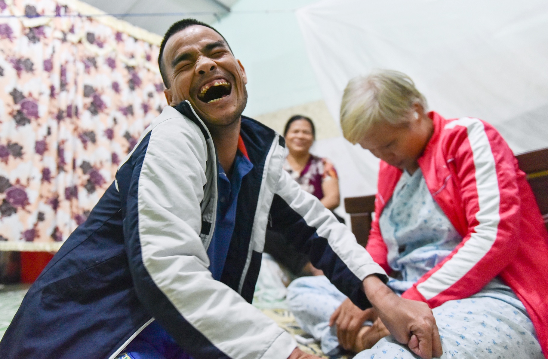 anh chong khoeo va co vo cam diec anh 11