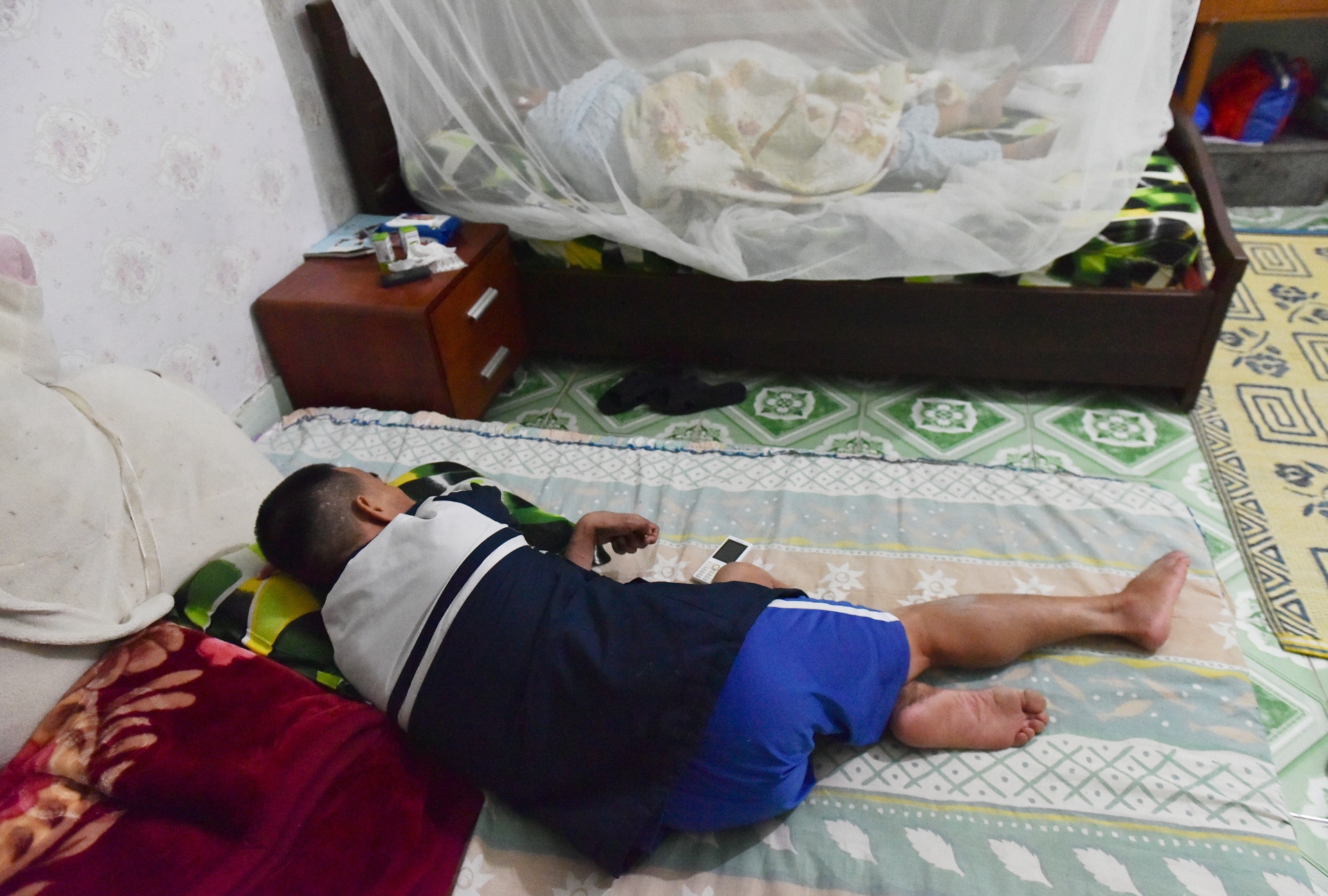 anh chong khoeo va co vo cam diec anh 1