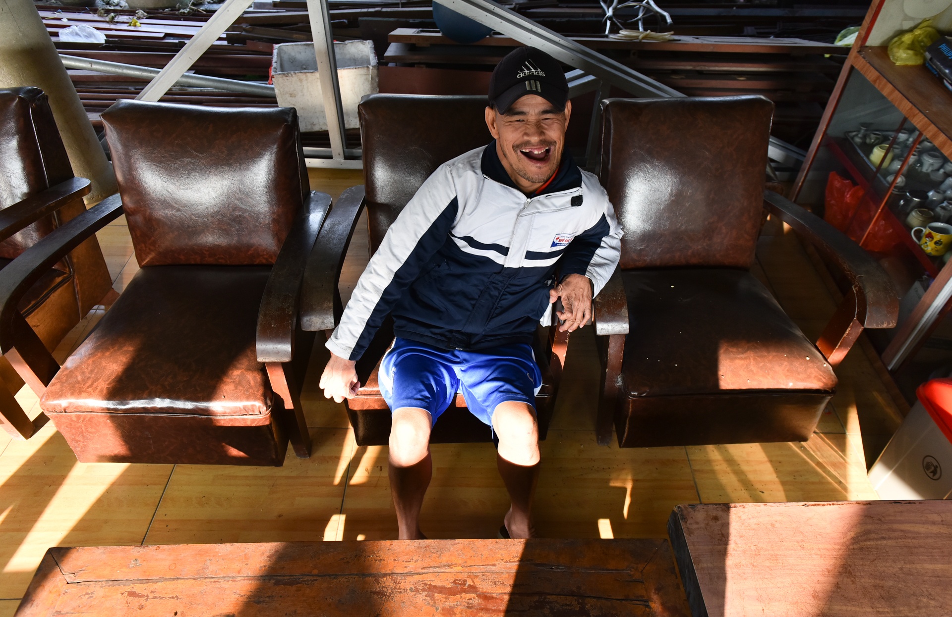 anh chong khoeo va co vo cam diec anh 6