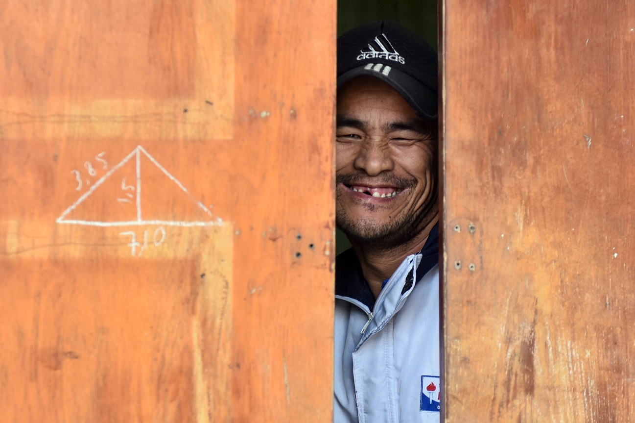 To am cua anh chong khoeo va chi vo cam diec hinh anh