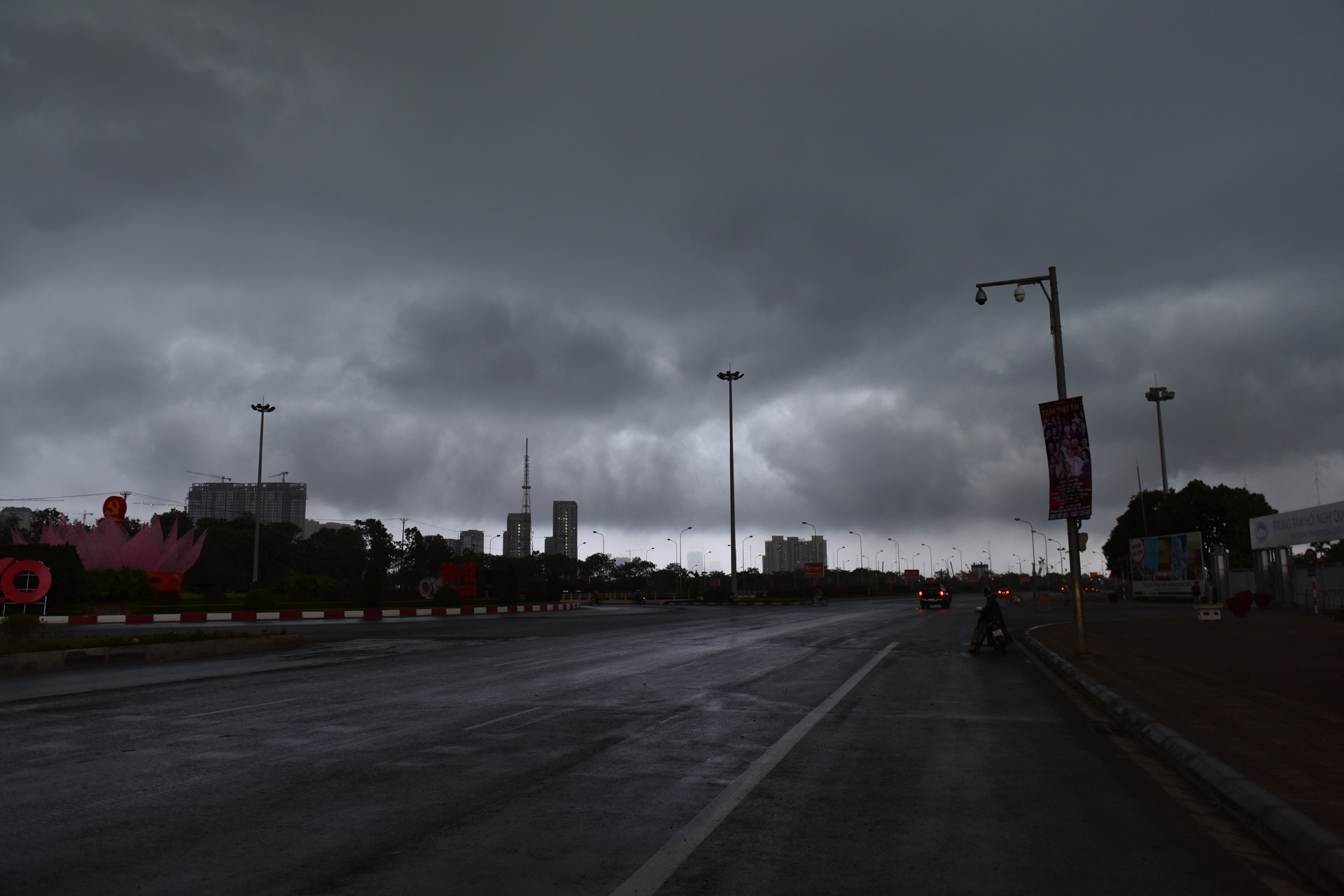 Troi Ha Noi toi den nhu muc anh 2