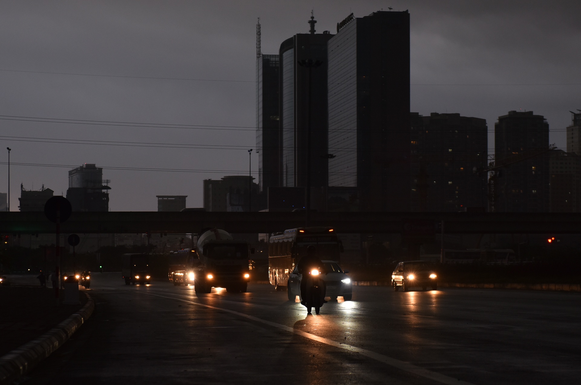 Troi Ha Noi toi den nhu muc anh 3