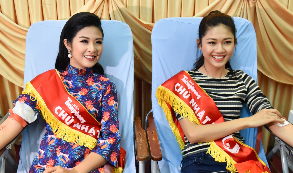 Hoa hau Ngoc Han, a hau Thanh Tu hien mau cuu nguoi hinh anh