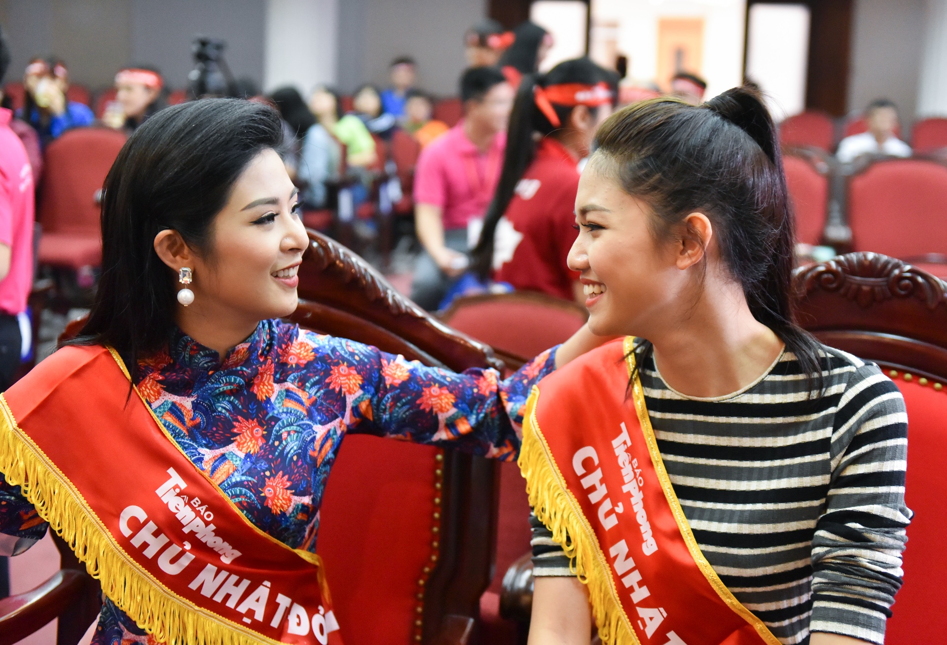 Ngọc Hân Thanh Tú hiến máu ảnh 1 Ngoc Han Thanh Tu hien mau anh 1