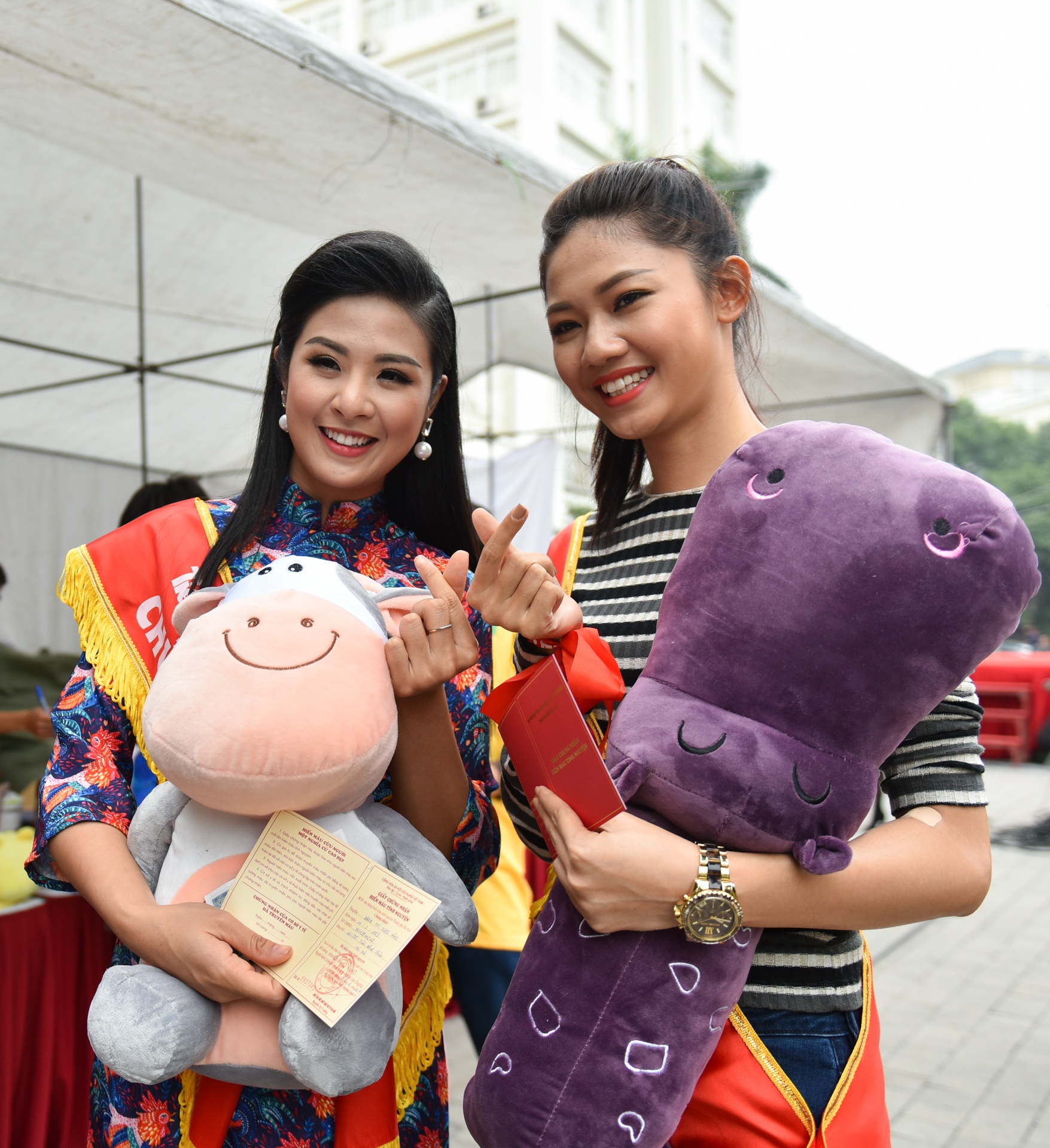 Ngọc Hân Thanh Tú hiến máu ảnh 6 Ngoc Han Thanh Tu hien mau anh 6