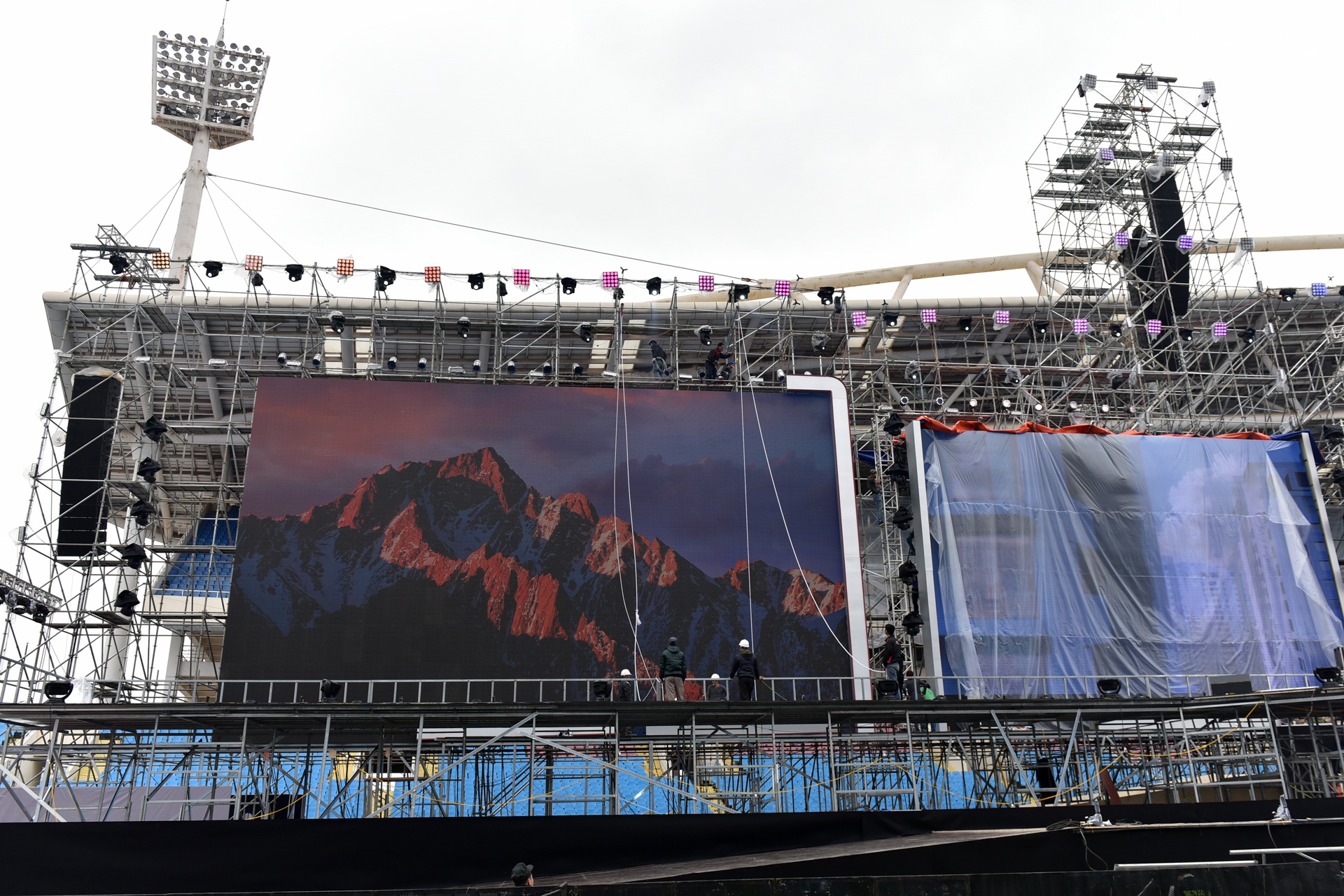 san khau dai hy xuan 2017 anh 7