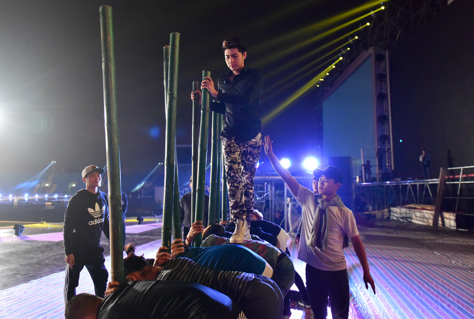 san khau dai hy xuan 2017 anh 4