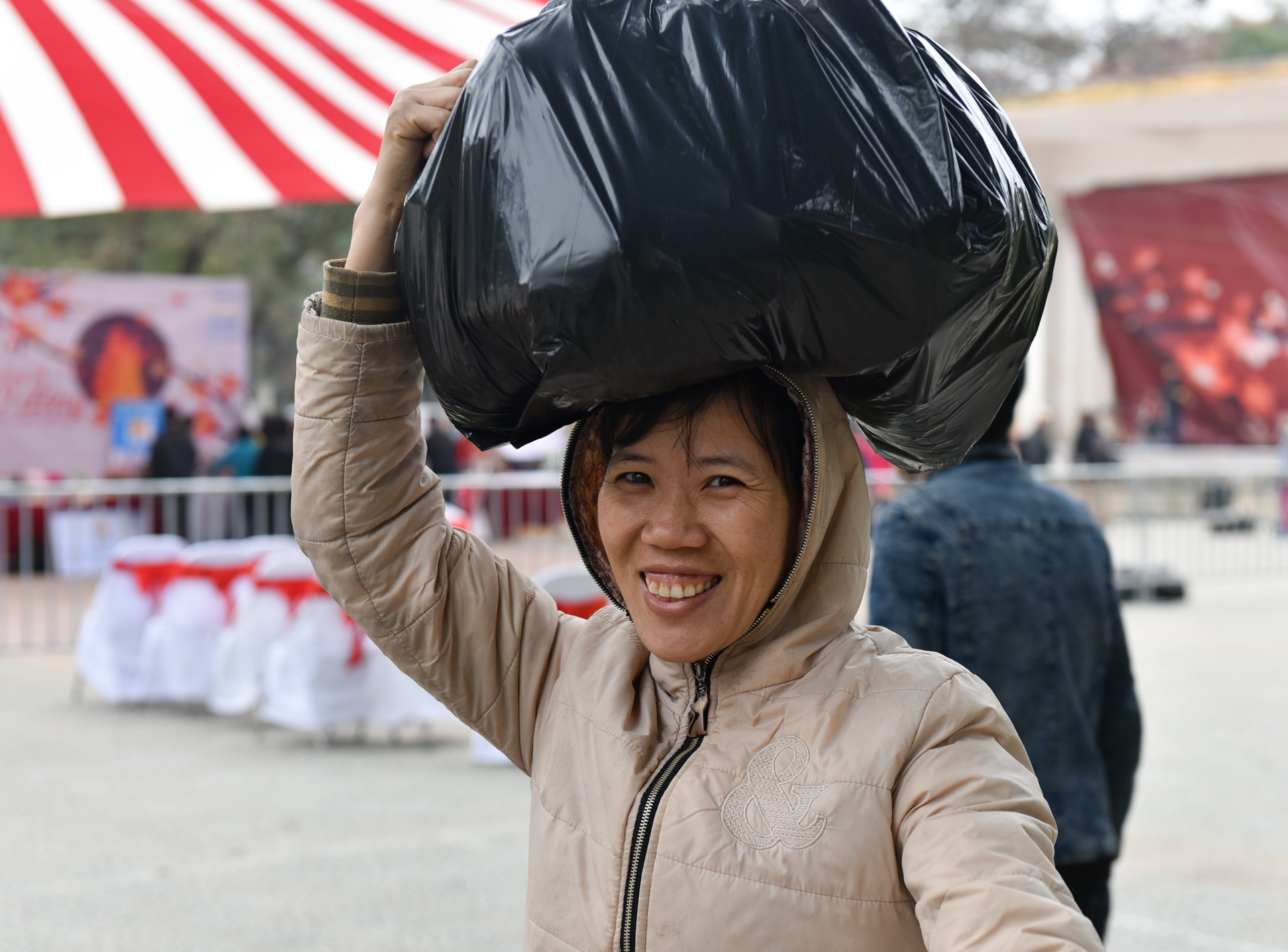 Phien cho 0 dong anh 12