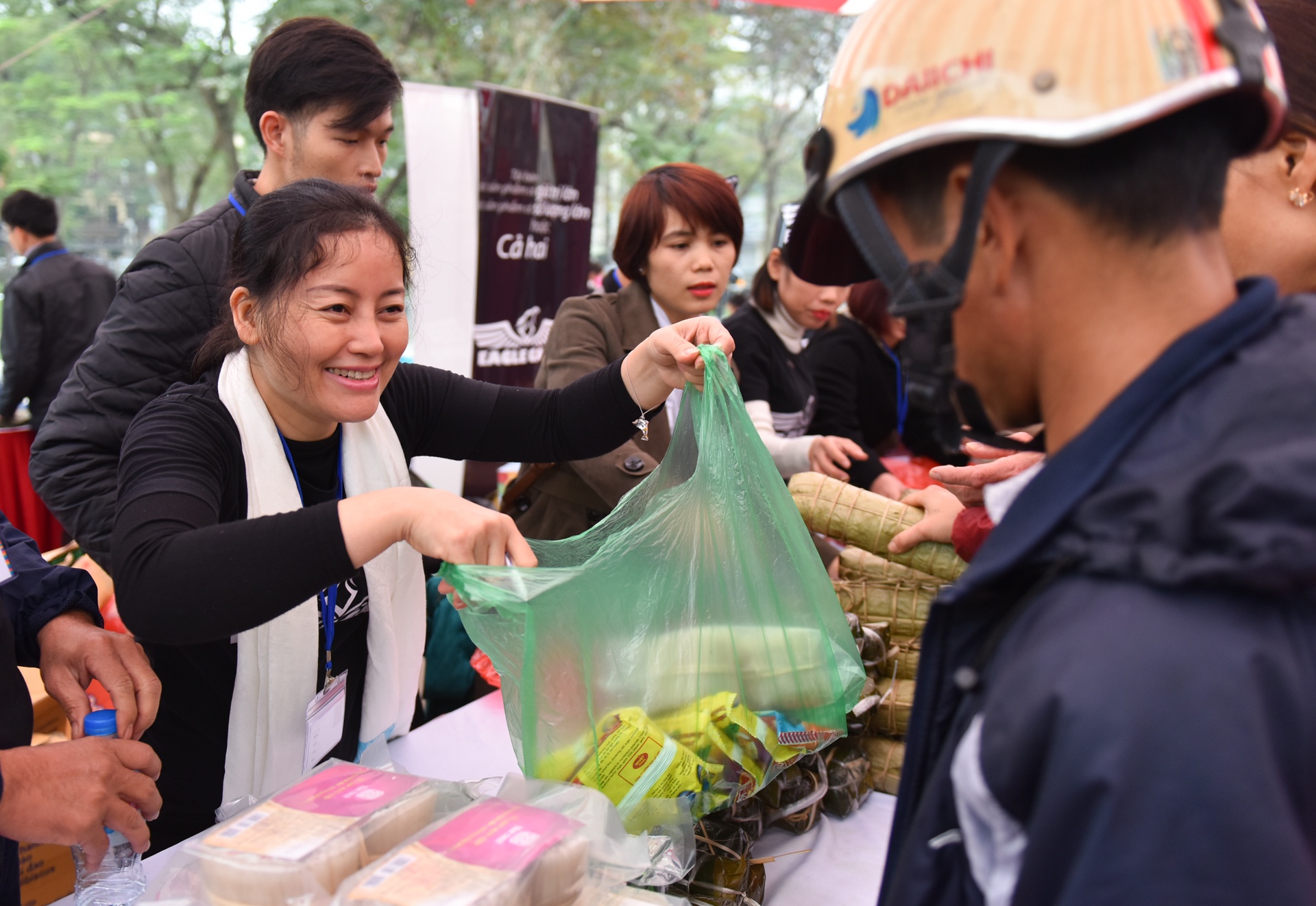 Phien cho 0 dong anh 6