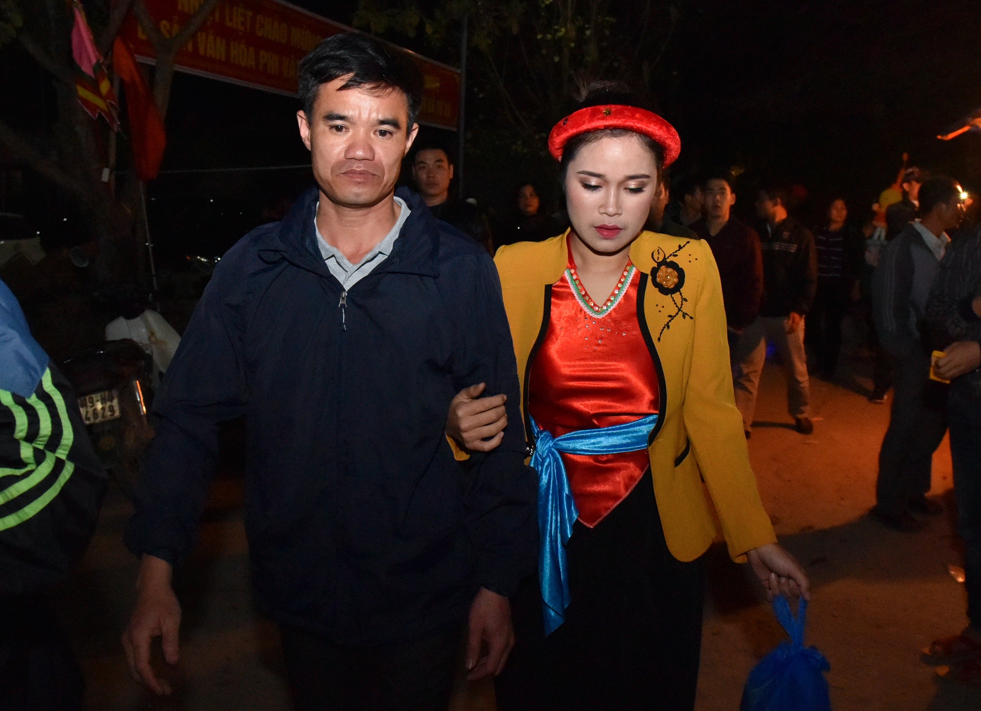 Le hoi linh tinh tinh phoc anh 10