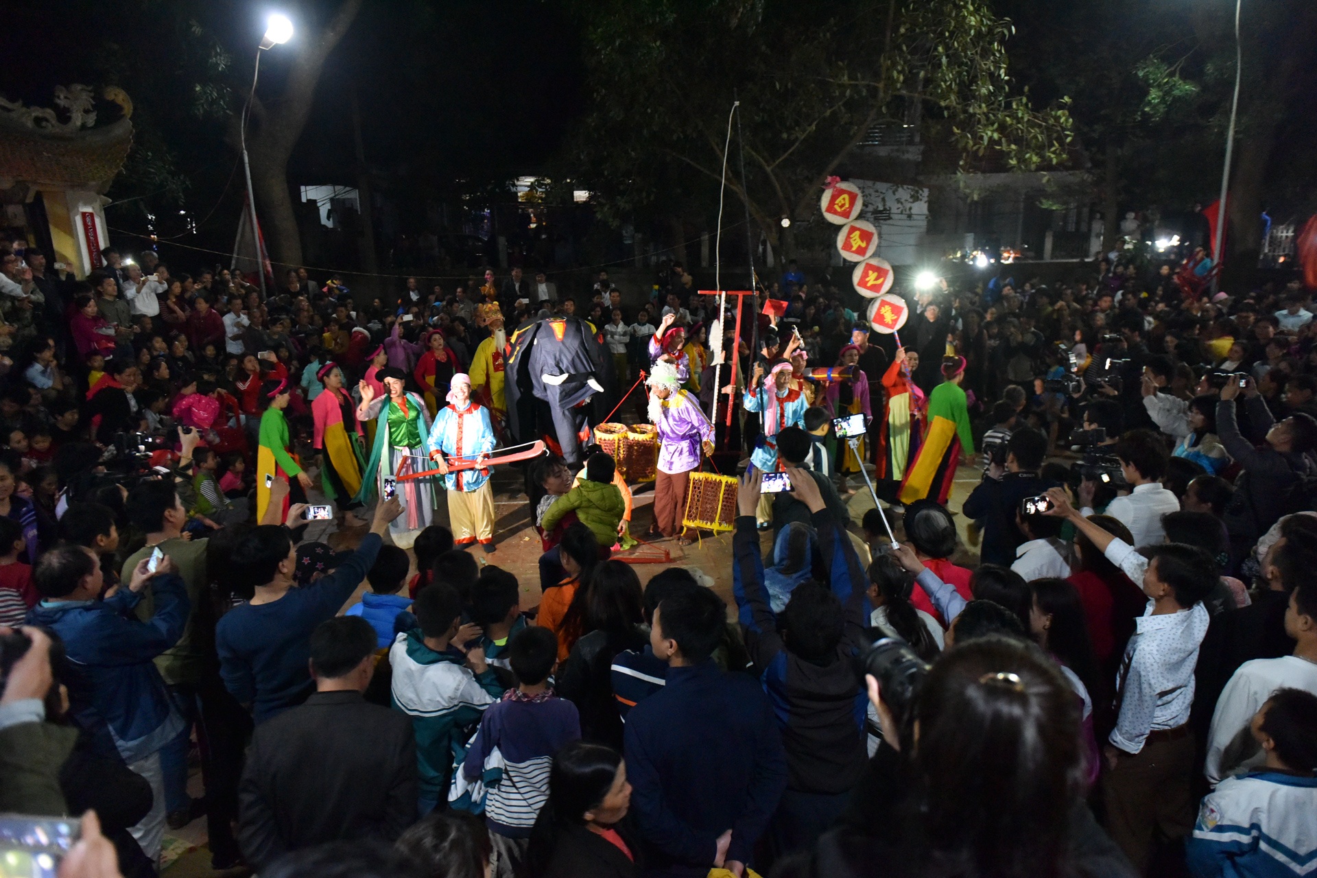 Le hoi linh tinh tinh phoc anh 1